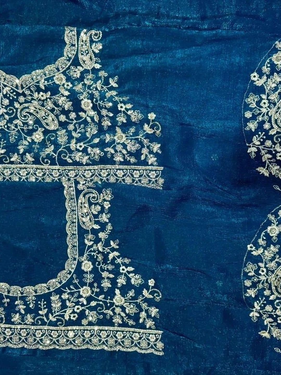 kantuba Floral Zari Art Silk Heavy Work Saree thumbnail 5