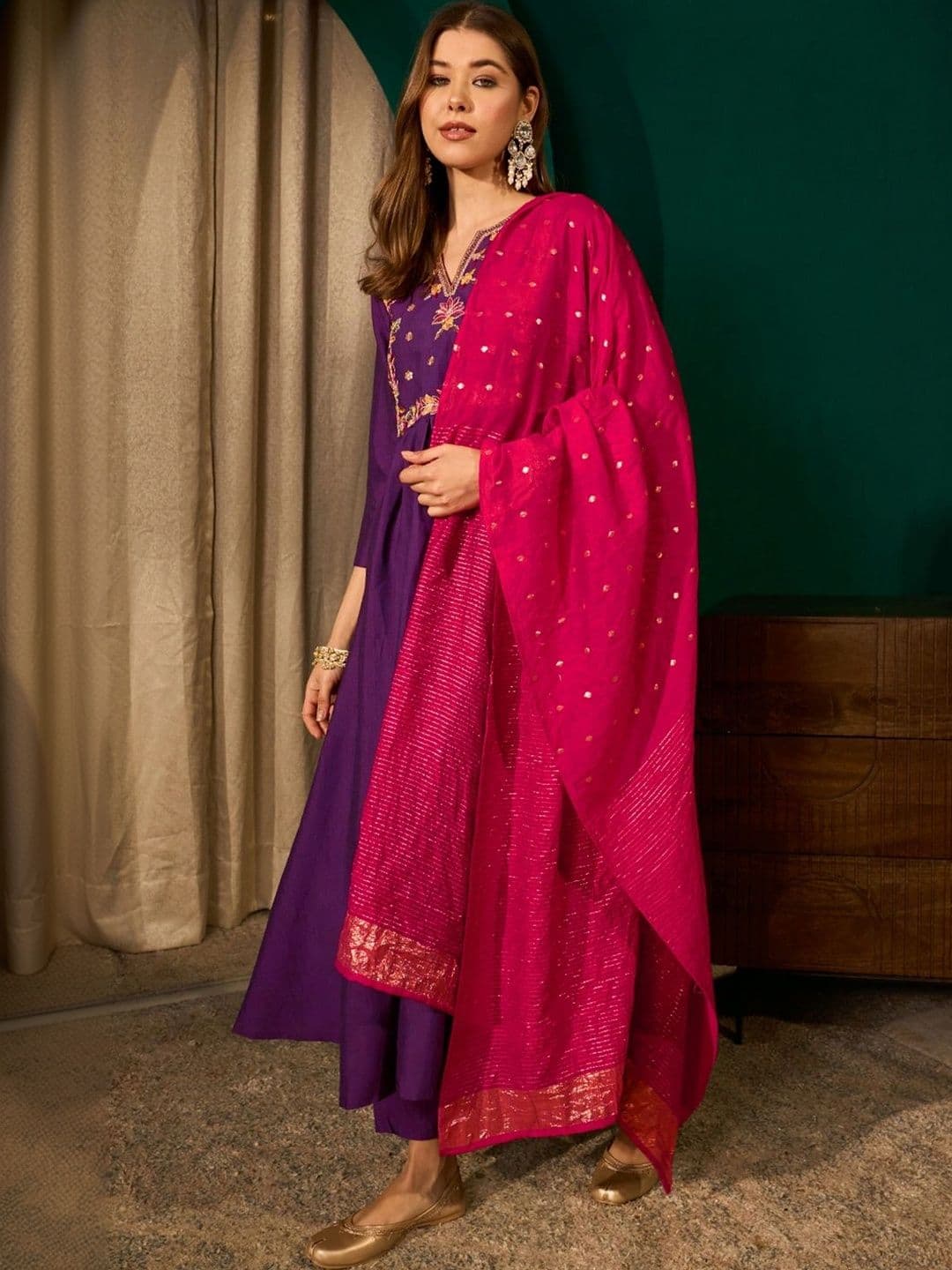 SMITSAREE Women Ethnic Motifs Embroidered Empire Thread Work Kurta with Palazzos & With Dupatta thumbnail 3