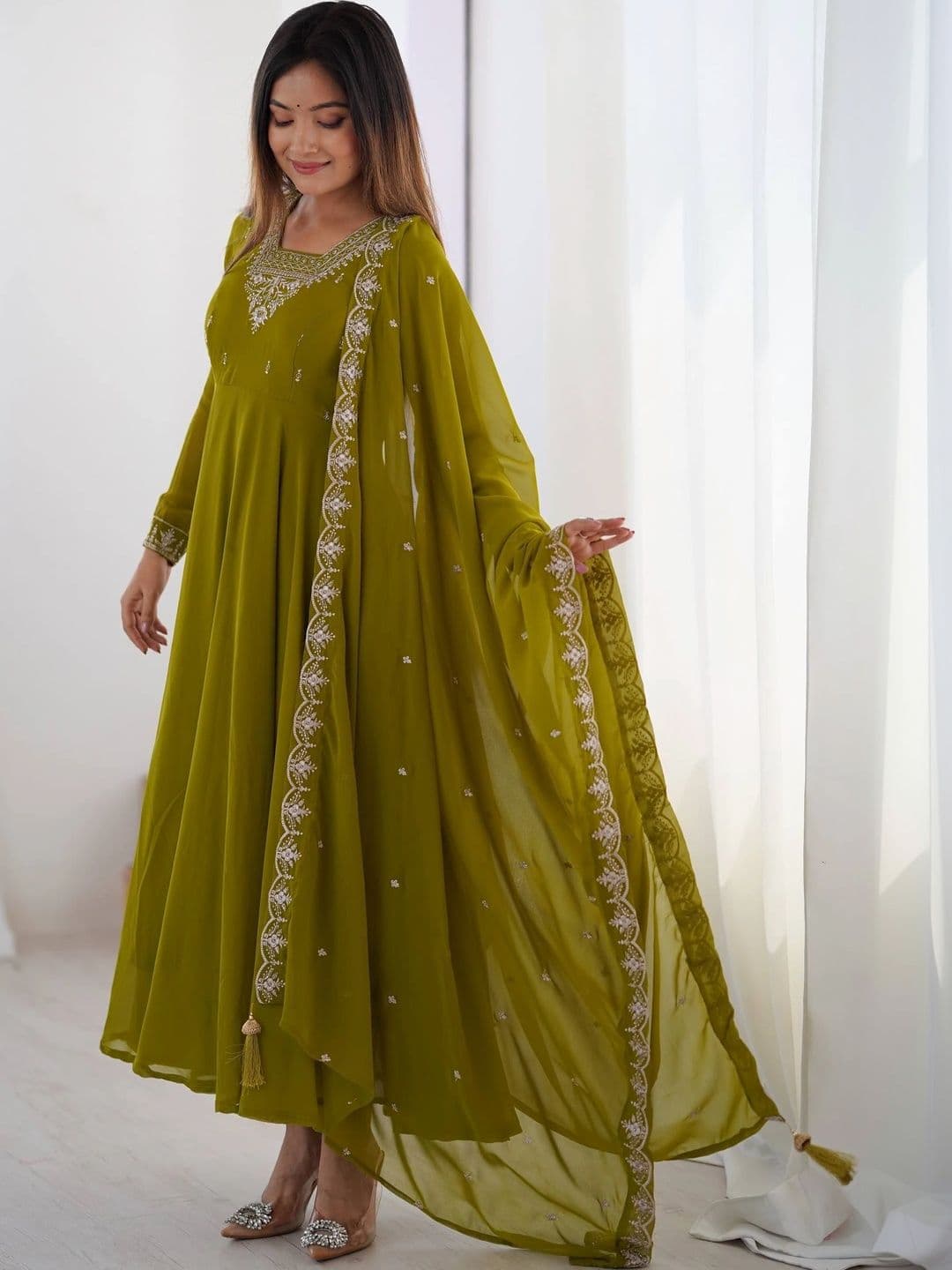 VASTRABELLA Women Ethnic Motifs Embroidered Empire Thread Work Kurta with Trousers & With Dupatta thumbnail 2