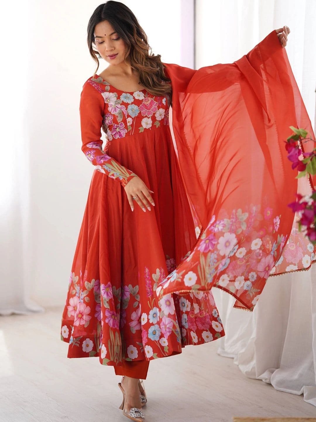 VASTRABELLA Women Floral Printed Regular Kurta with Trousers & With Dupatta thumbnail 3