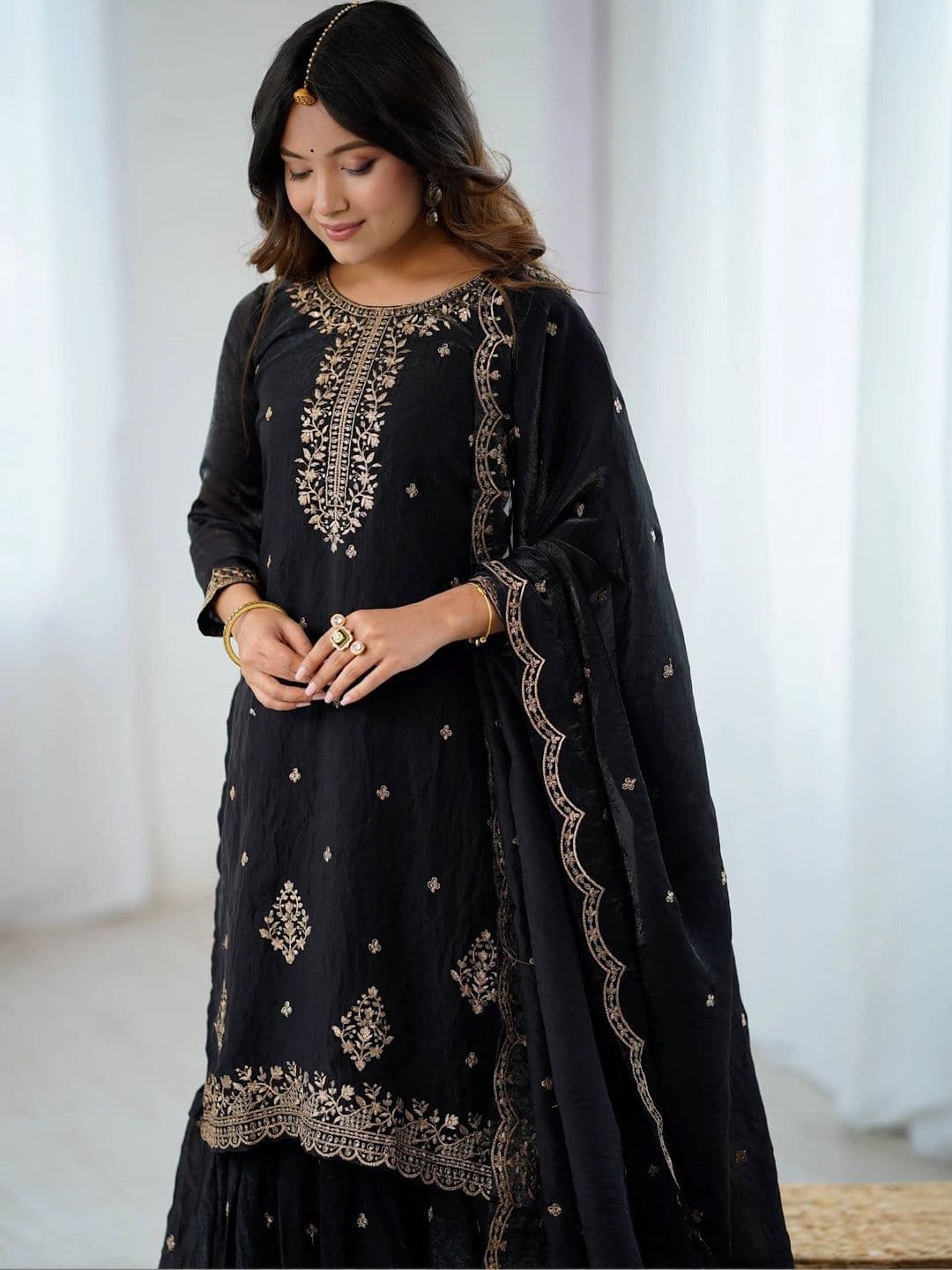VASTRABELLA Women Ethnic Motifs Embroidered Regular Kurta with Sharara & With Dupatta thumbnail 4