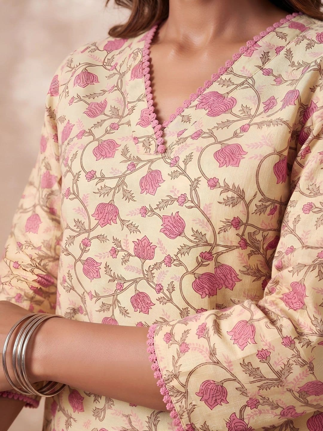 fusion by glitchez Floral Printed V-Neck Pure Cotton Kurti thumbnail 4
