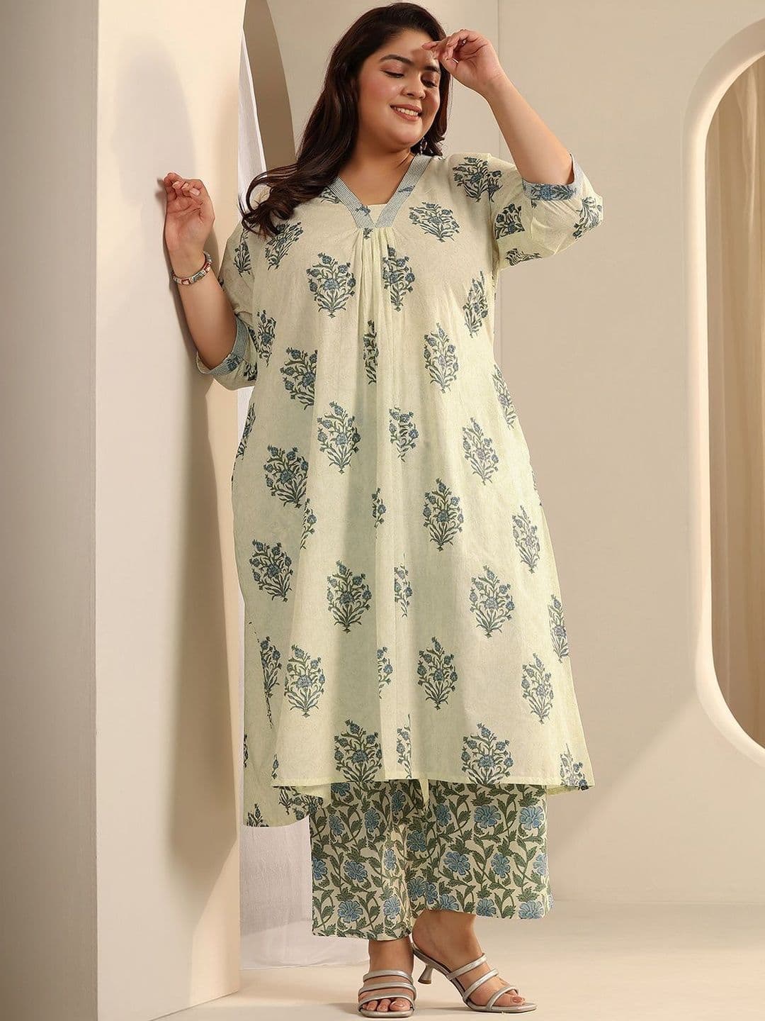 EXTRA LOVE BY LIBAS Plus Size Off White Printed Cotton Blend A-Line Kurta Set thumbnail 5
