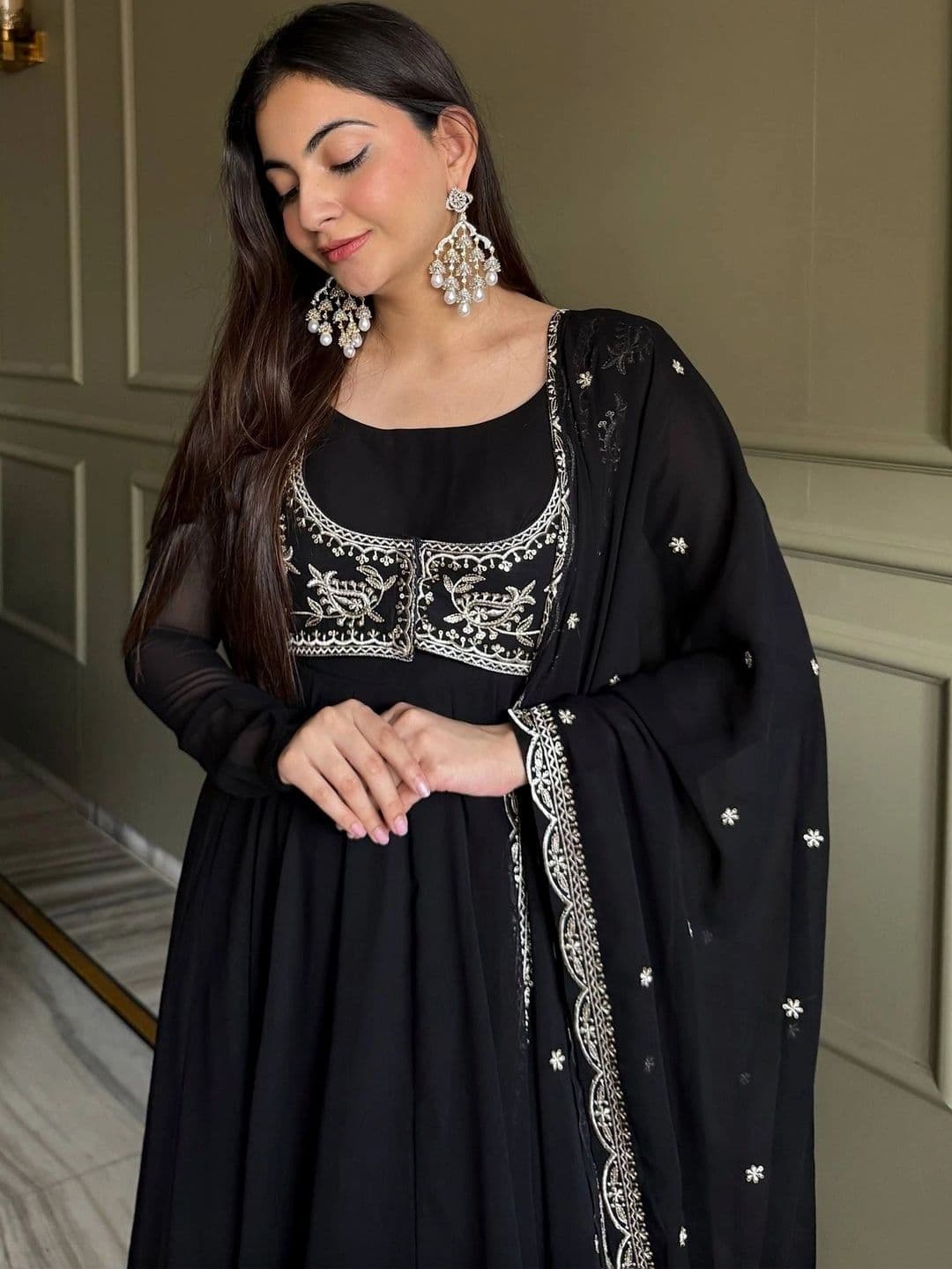 VASTRABELLA Women Ethnic Motifs Embroidered Regular Thread Work Kurta with Trousers & With Dupatta thumbnail 7