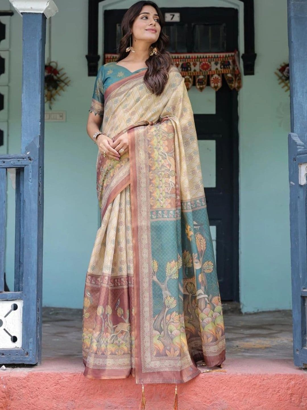 HOUSE OF PRANSHI Floral Linen Blend Jamdani Saree thumbnail 2