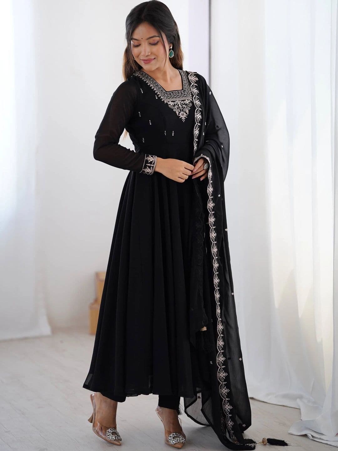 VASTRABELLA Women Ethnic Motifs Embroidered Regular Thread Work Kurta with Trousers & With Dupatta thumbnail 7
