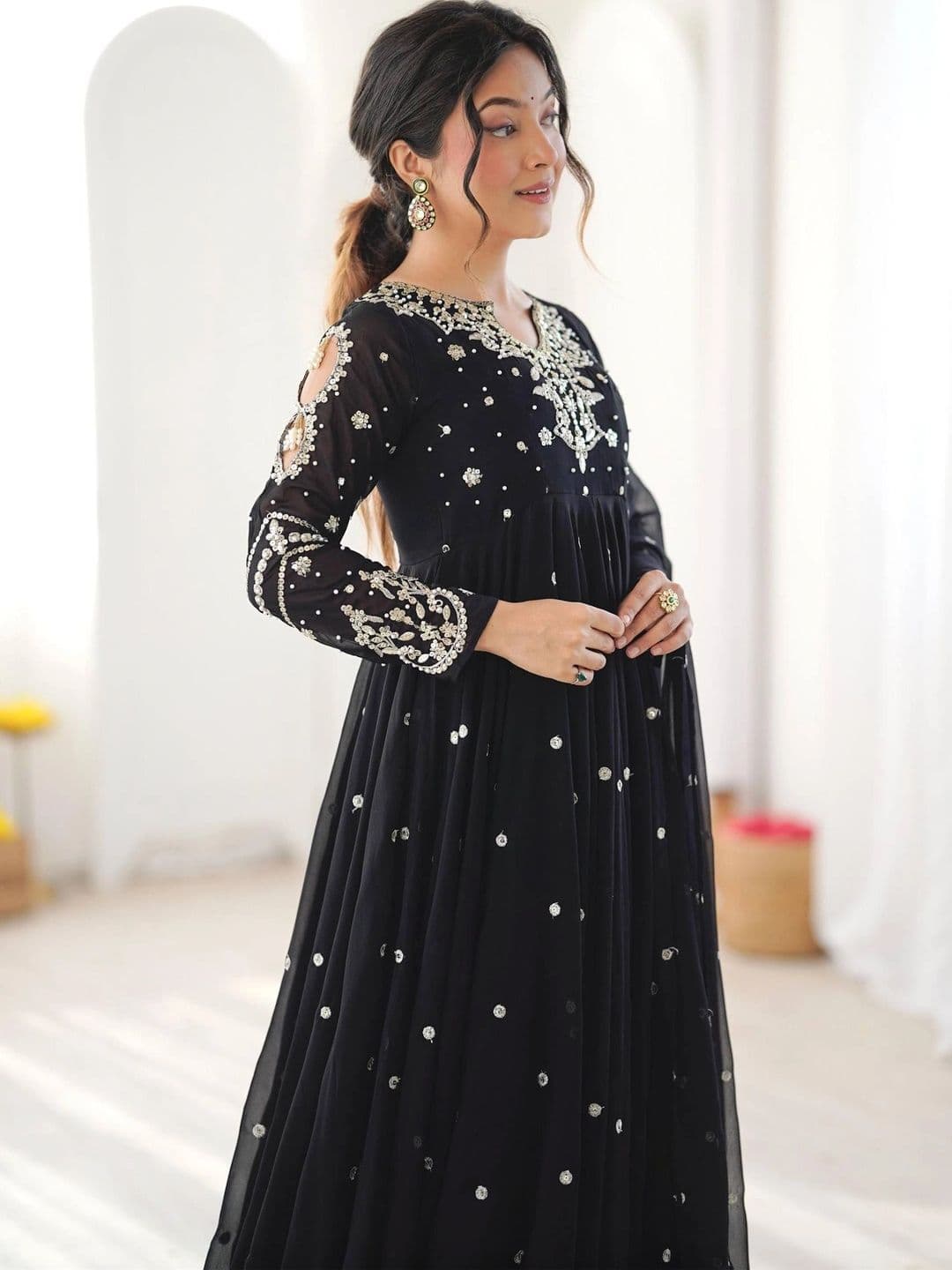 VASTRABELLA Women Ethnic Motifs Embroidered Empire Sequinned Silk Georgette Kurta with Trousers & With thumbnail 4