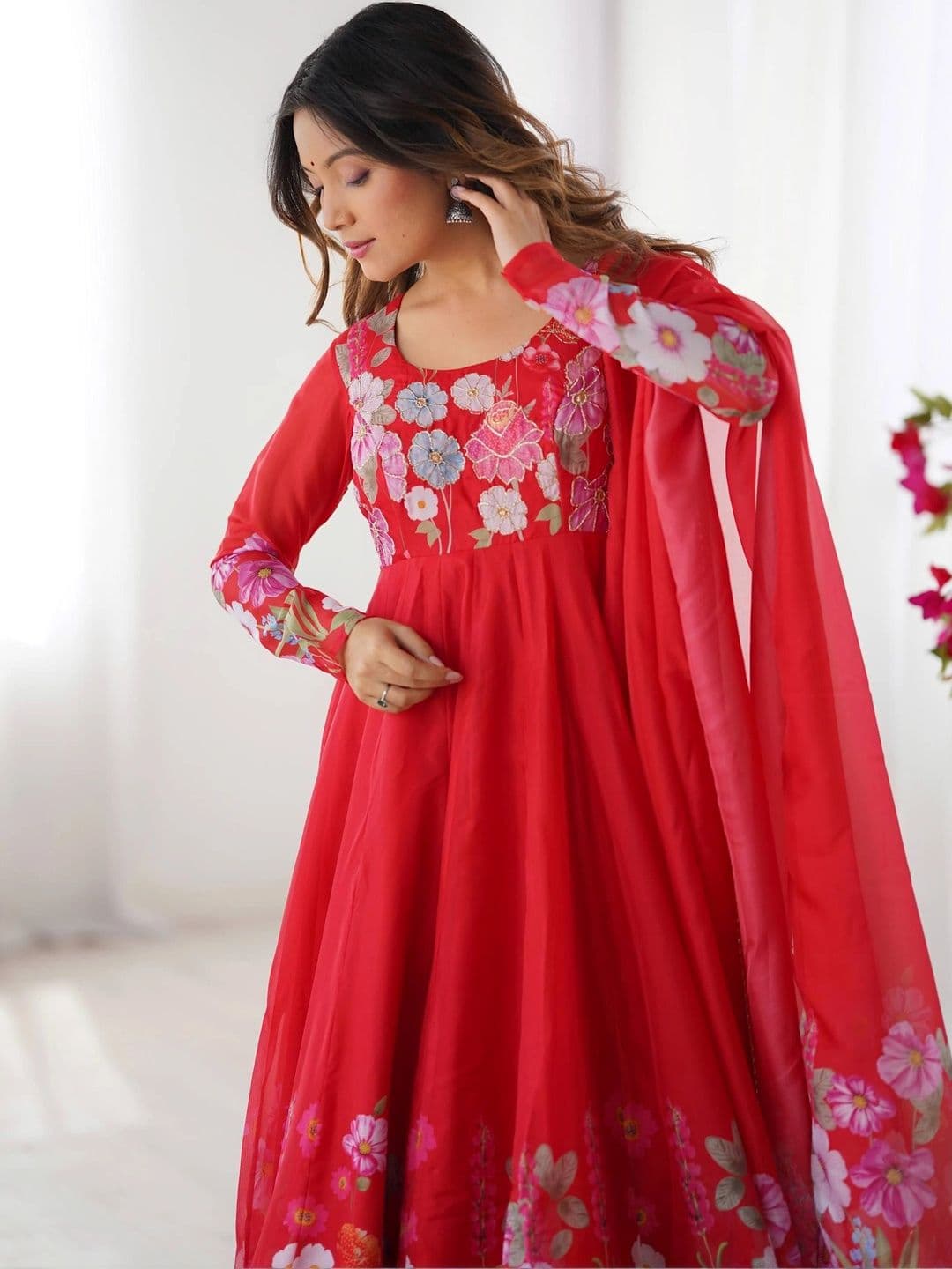 VASTRABELLA Women Floral Printed Regular Kurta with Trousers & With Dupatta thumbnail 4