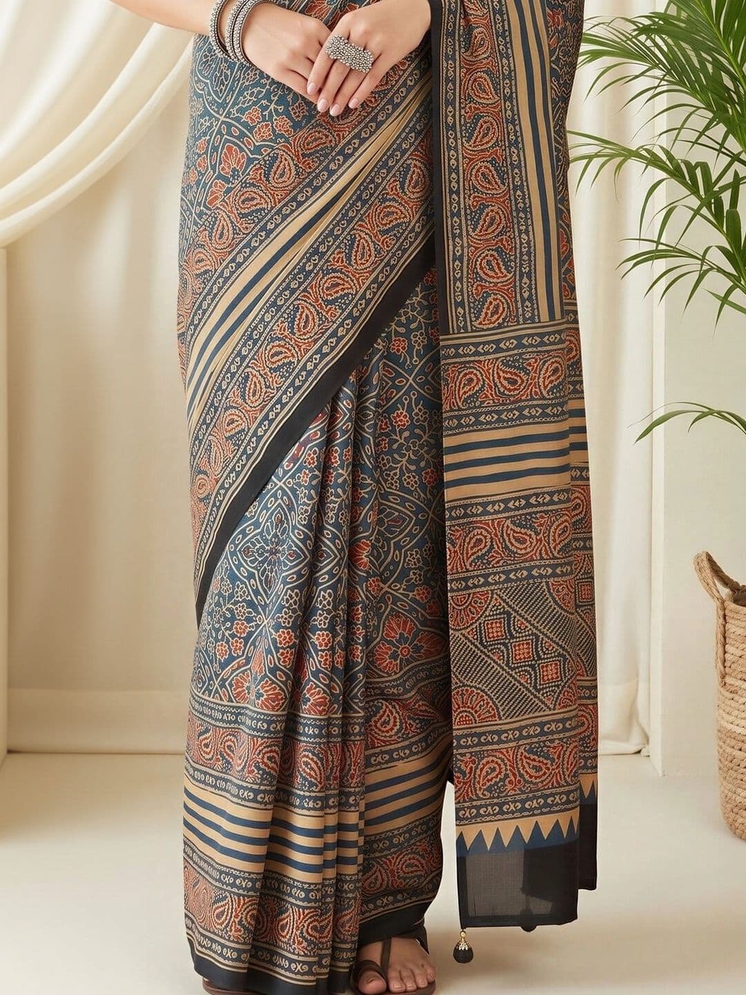 Saree mall Kalamkari Silk Blend Designer Block Print Sarees thumbnail 2