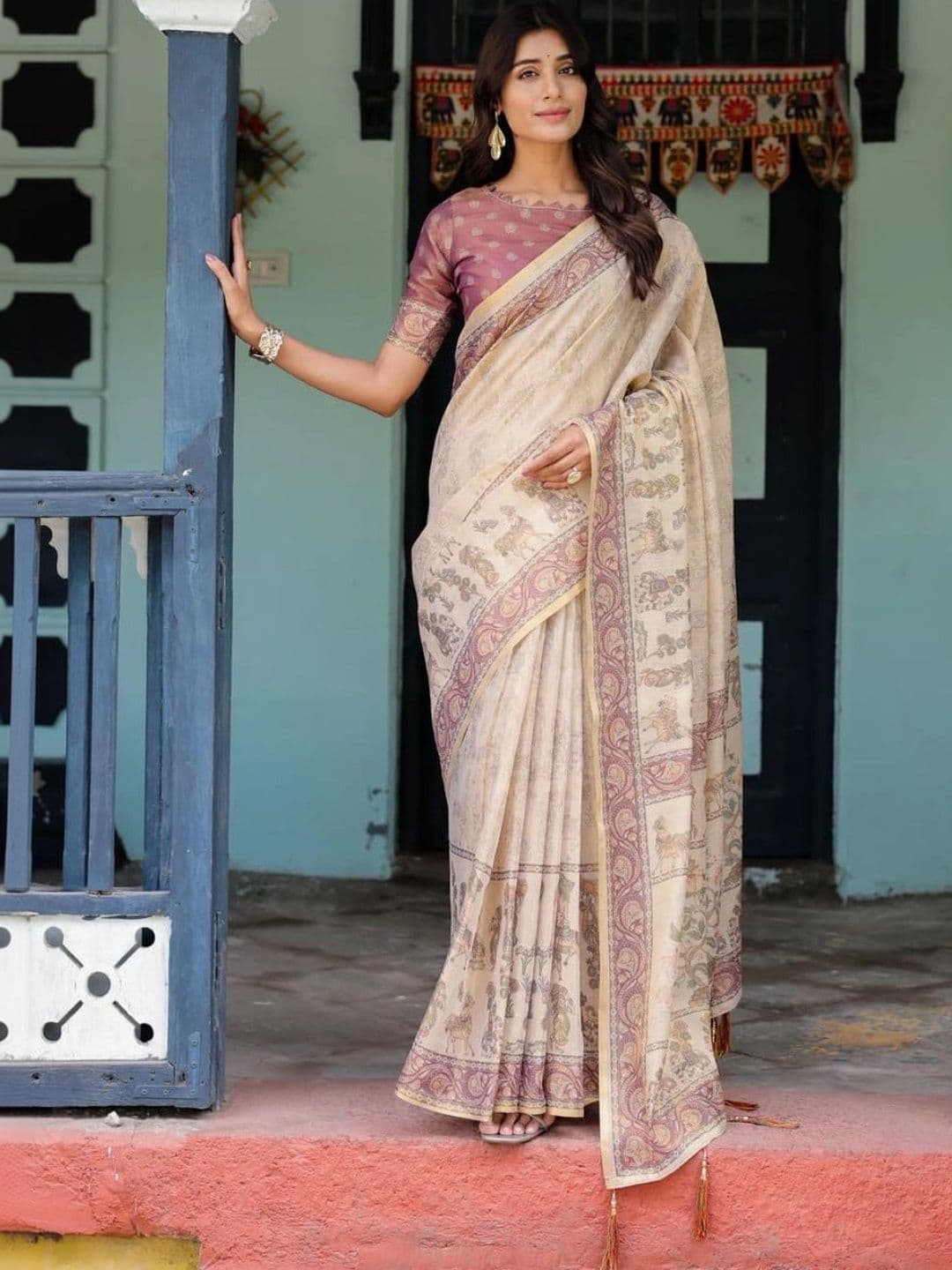 HOUSE OF PRANSHI Floral Linen Blend Jamdani Saree - view 1