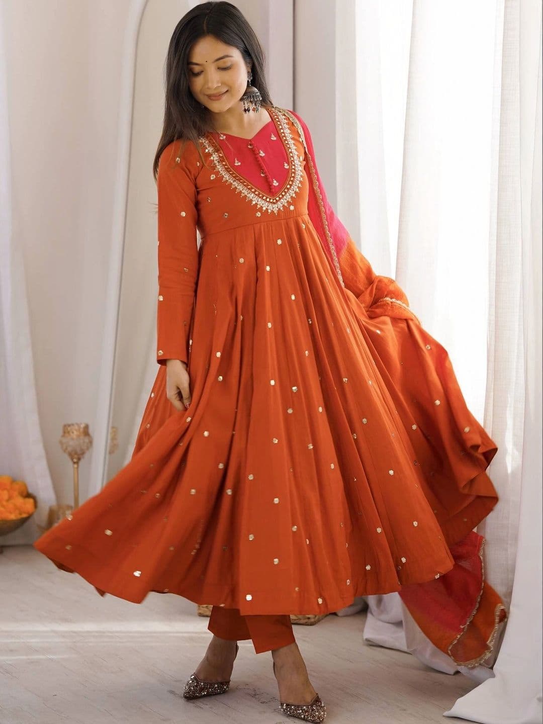 VASTRABELLA Women Empire Sequinned Kurta with Trousers & With Dupatta thumbnail 3