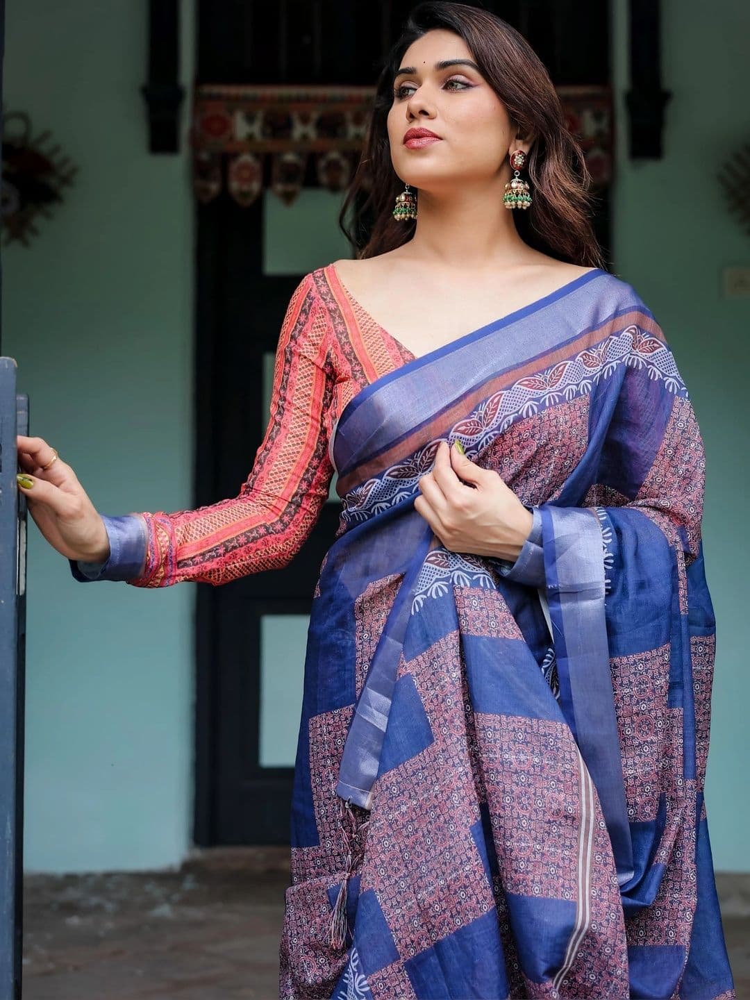 HOUSE OF PRANSHI Floral Linen Blend Jamdani Saree thumbnail 2