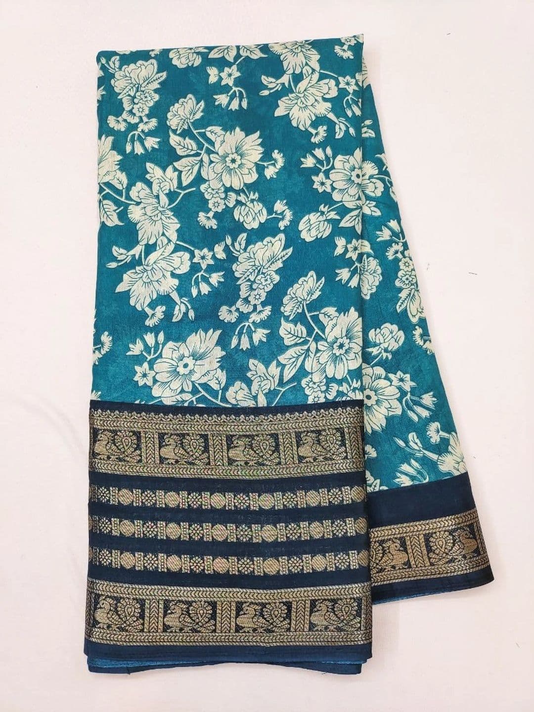 Owee Floral Zari Silk Blend Designer Saree thumbnail 3