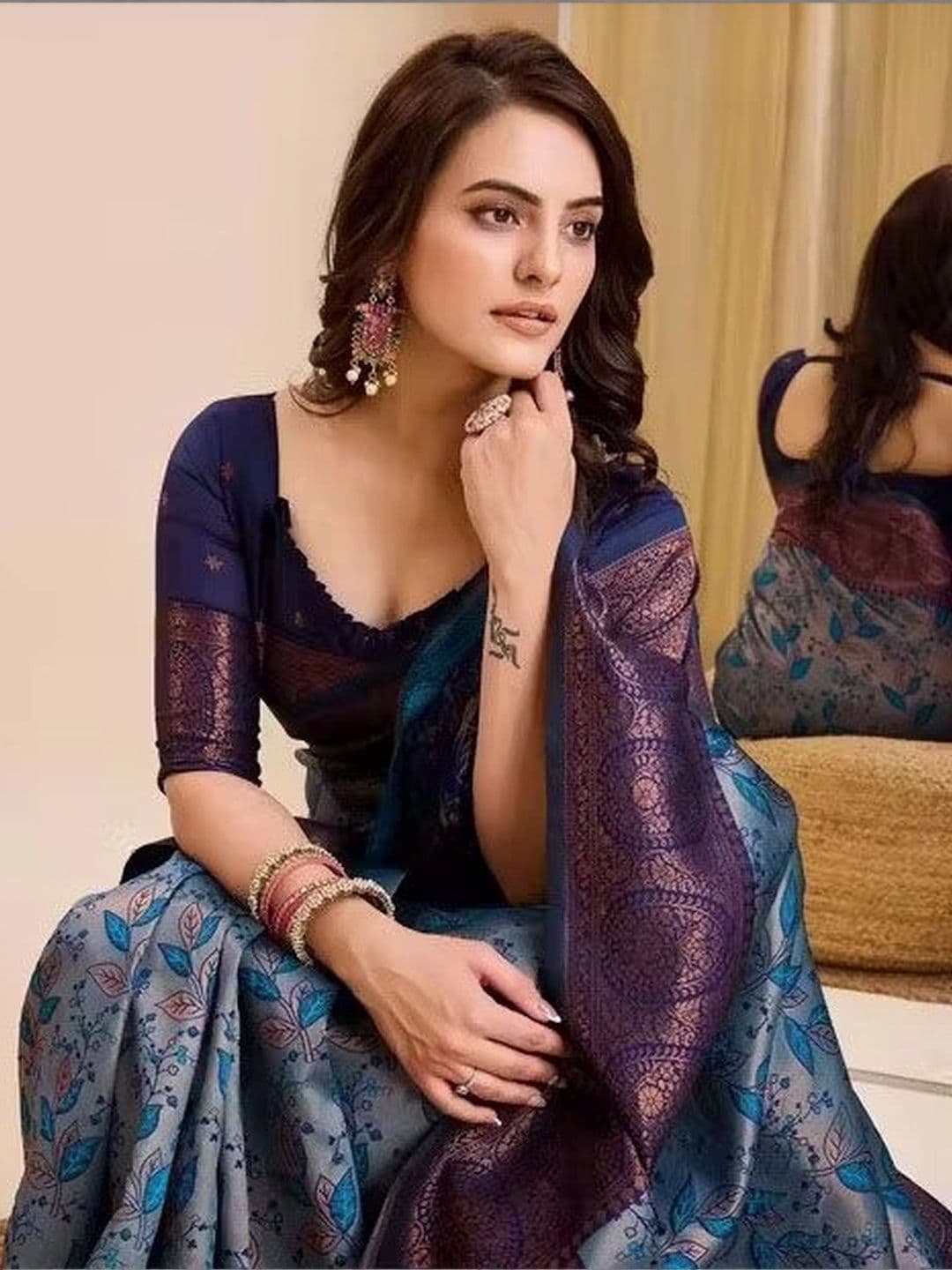 kantuba Floral Zardozi Art Silk Banarasi Saree thumbnail 4