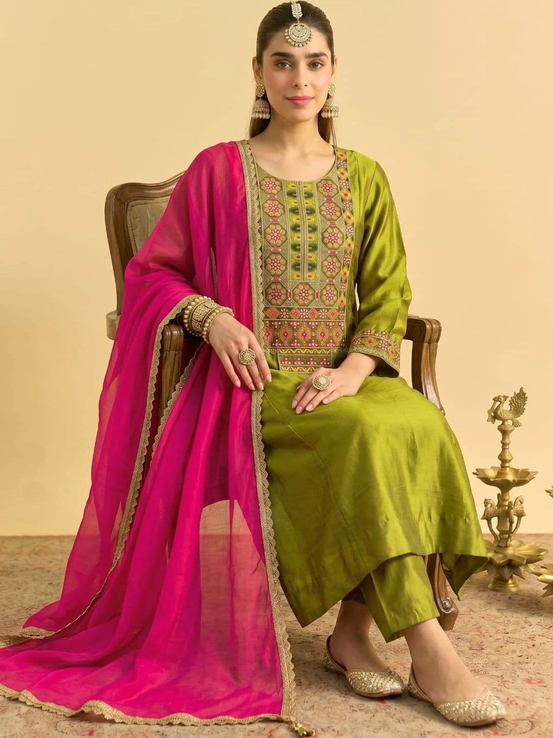 SMITSAREE Women Ethnic Motifs Embroidered Regular Thread Work Kurta with Trousers & With Dupatta thumbnail 3