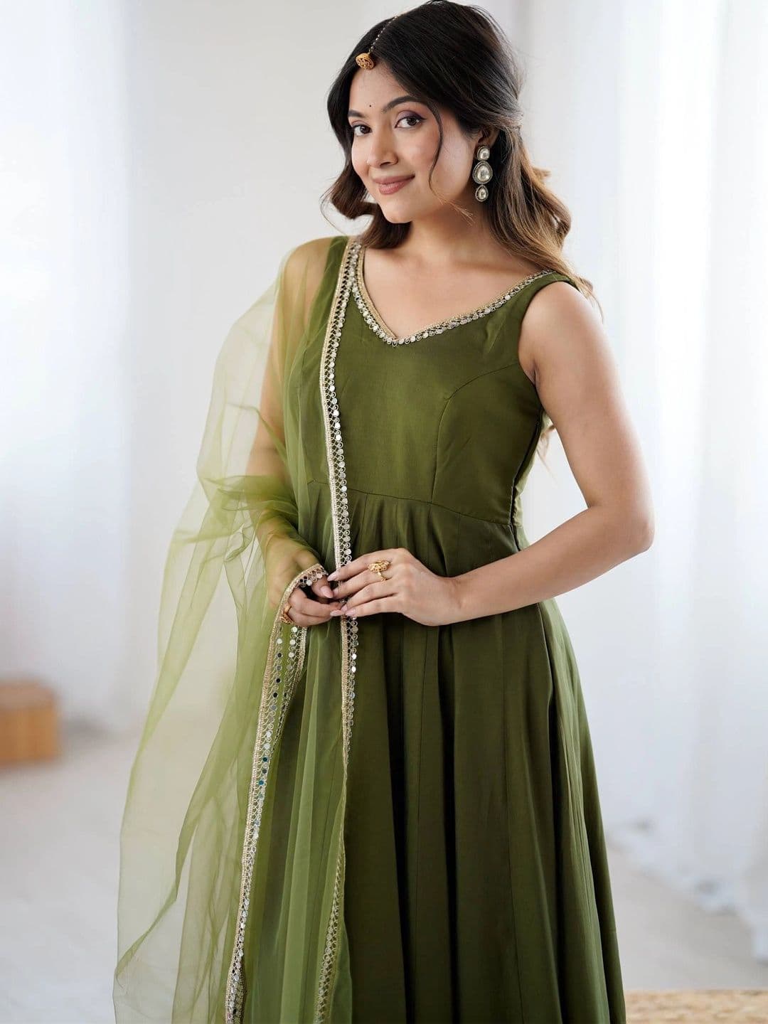 VASTRABELLA Women Empire Gotta Patti Chanderi Silk Kurta with Trousers & With Dupatta thumbnail 2