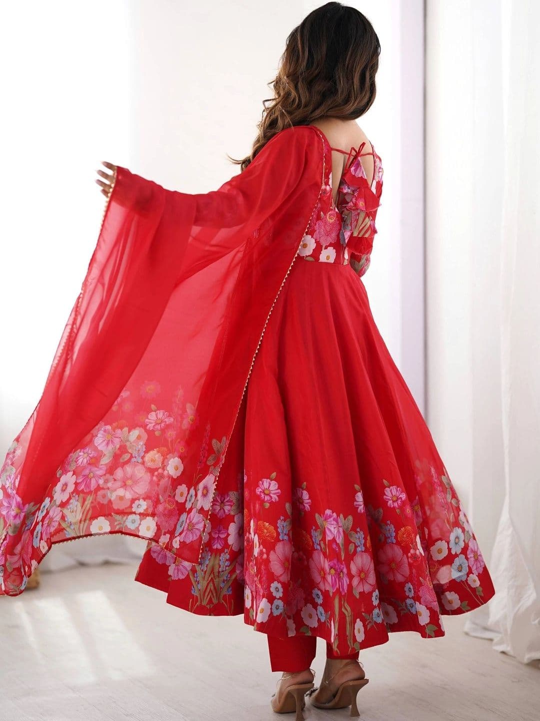 VASTRABELLA Women Floral Printed Regular Kurta with Trousers & With Dupatta thumbnail 5