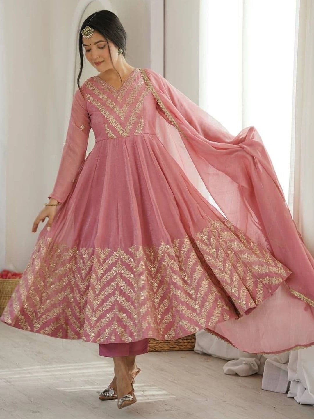 VASTRABELLA Women Empire Gotta Patti Pure Silk Kurta with Trousers & With Dupatta thumbnail 3