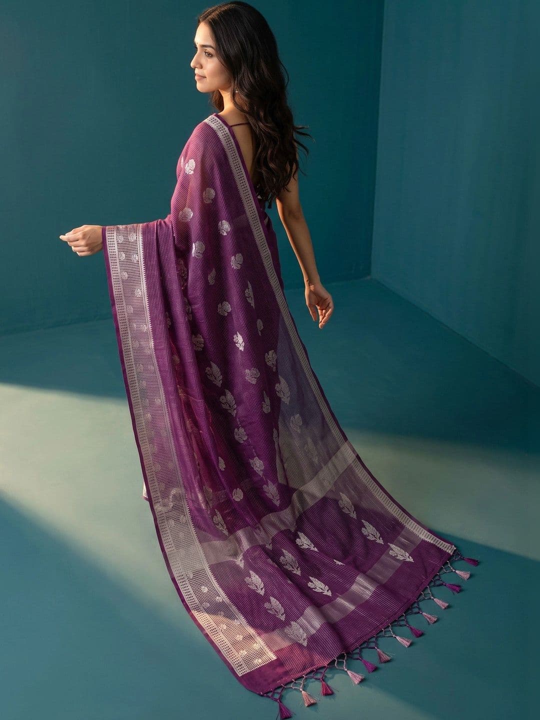 Weaversland Checked Zari Art Silk Designer Banarasi Saree thumbnail 7