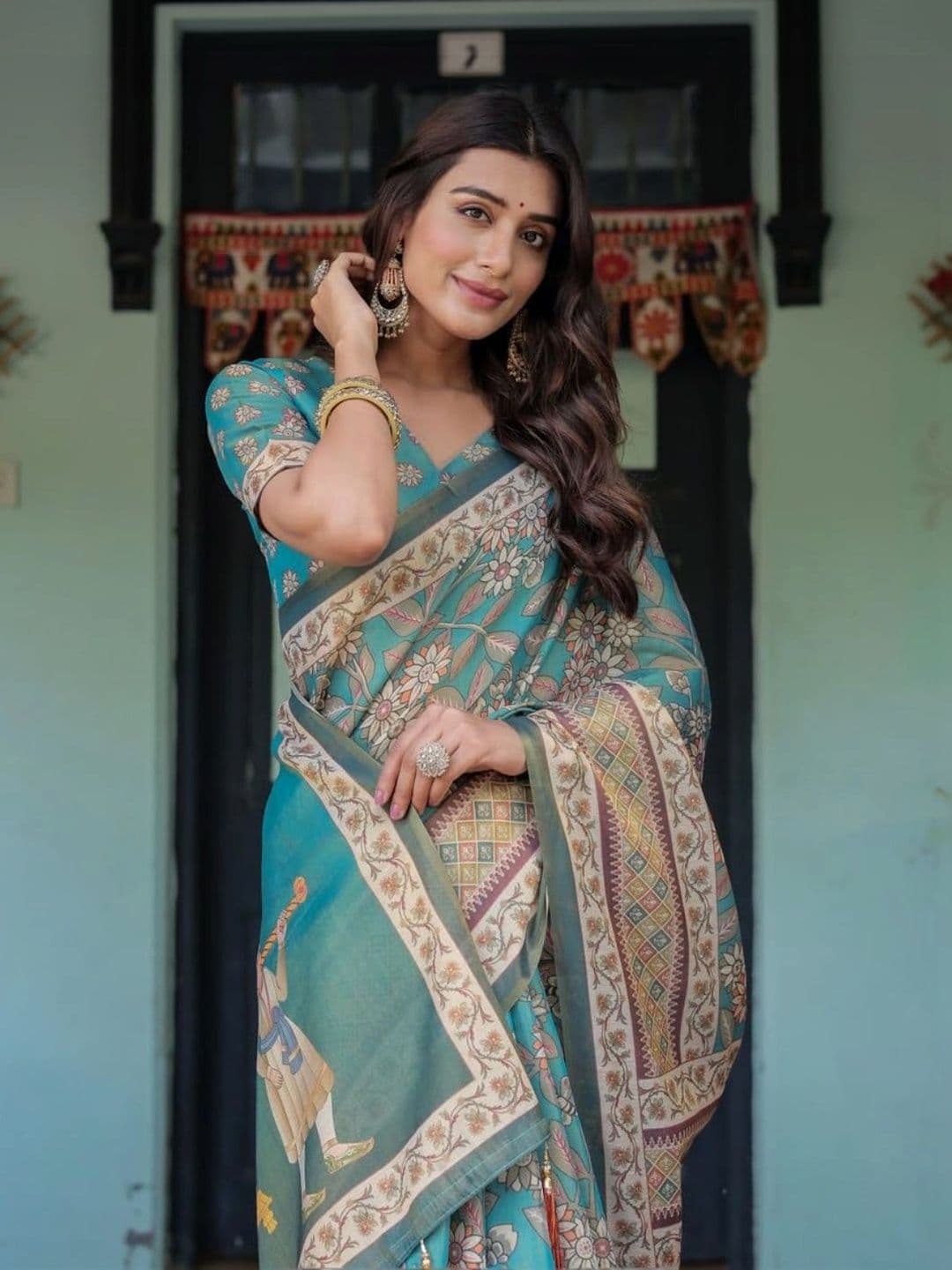 HOUSE OF PRANSHI Floral Linen Blend Jamdani Saree thumbnail 4