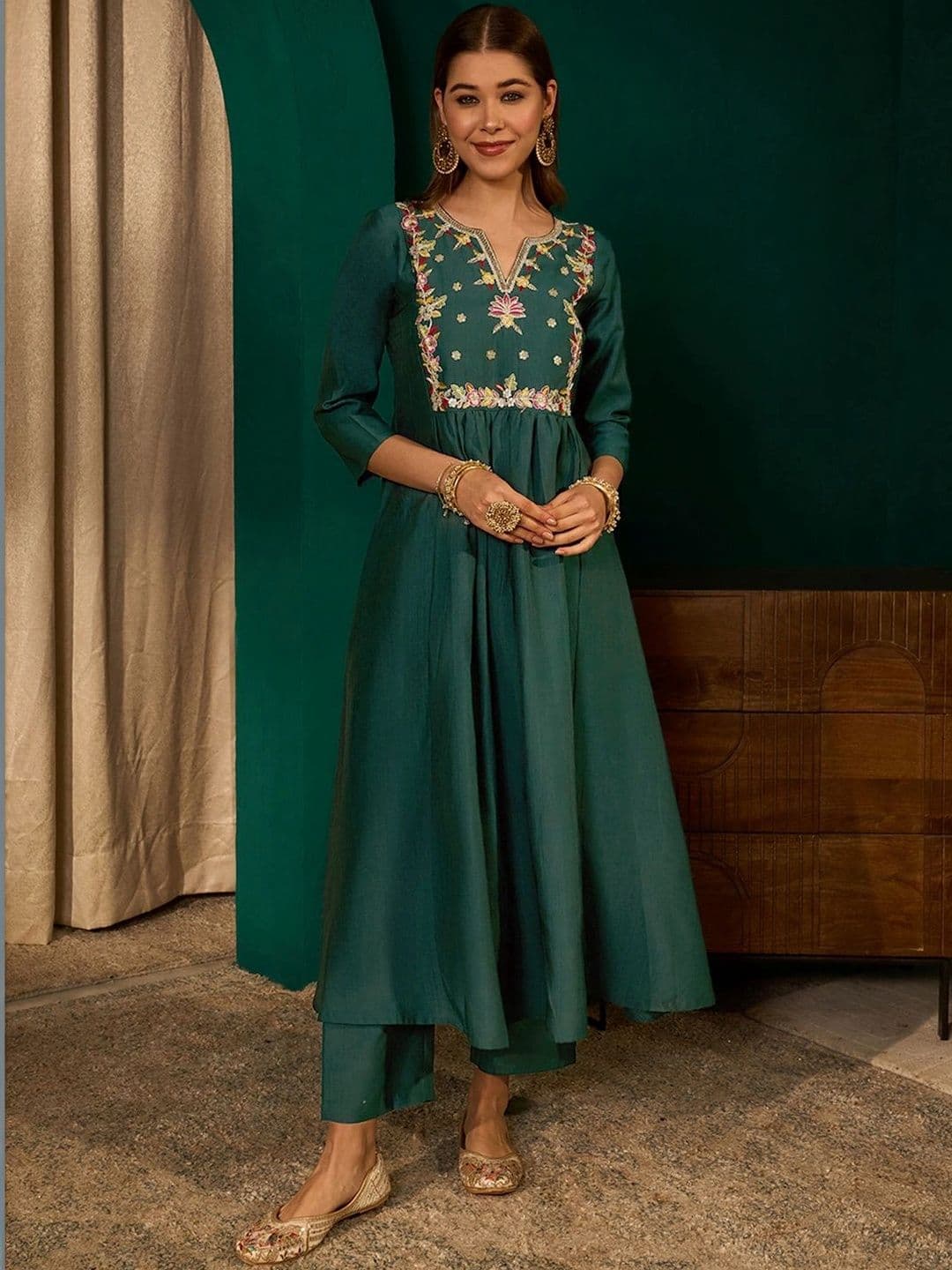SMITSAREE Women Ethnic Motifs Embroidered Empire Thread Work Kurta with Trousers & With Dupatta thumbnail 2