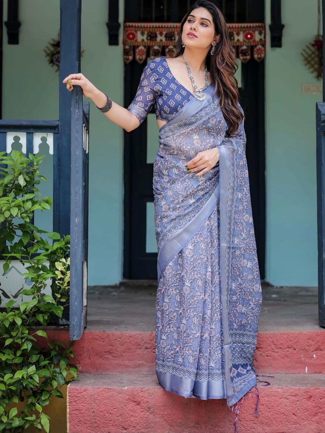 HOUSE OF PRANSHI Floral Linen Blend Jamdani Saree - view 1