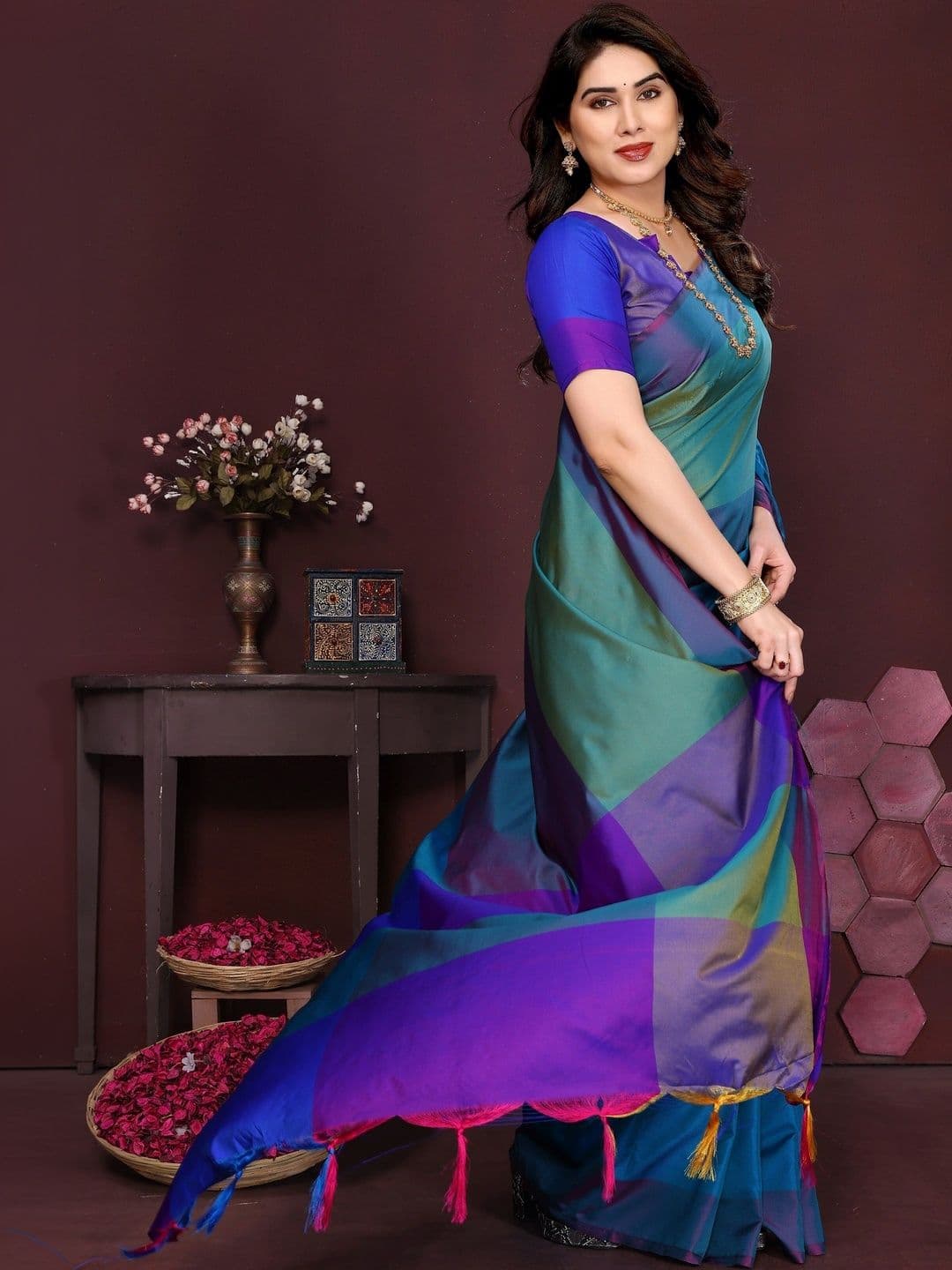 Owee Silk Cotton Designer Saree thumbnail 4