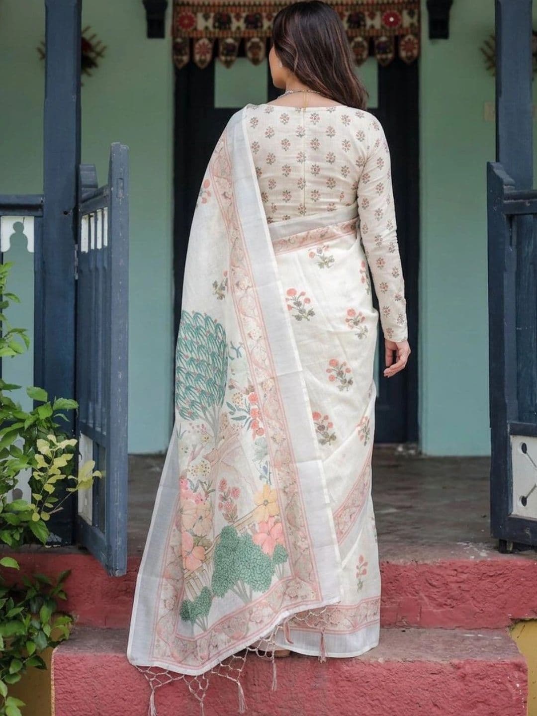 HOUSE OF PRANSHI Floral Linen Blend Jamdani Saree thumbnail 6