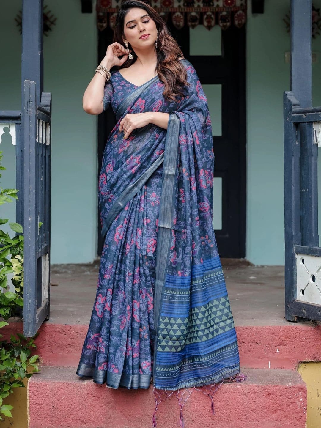 HOUSE OF PRANSHI Floral Linen Blend Jamdani Saree thumbnail 6