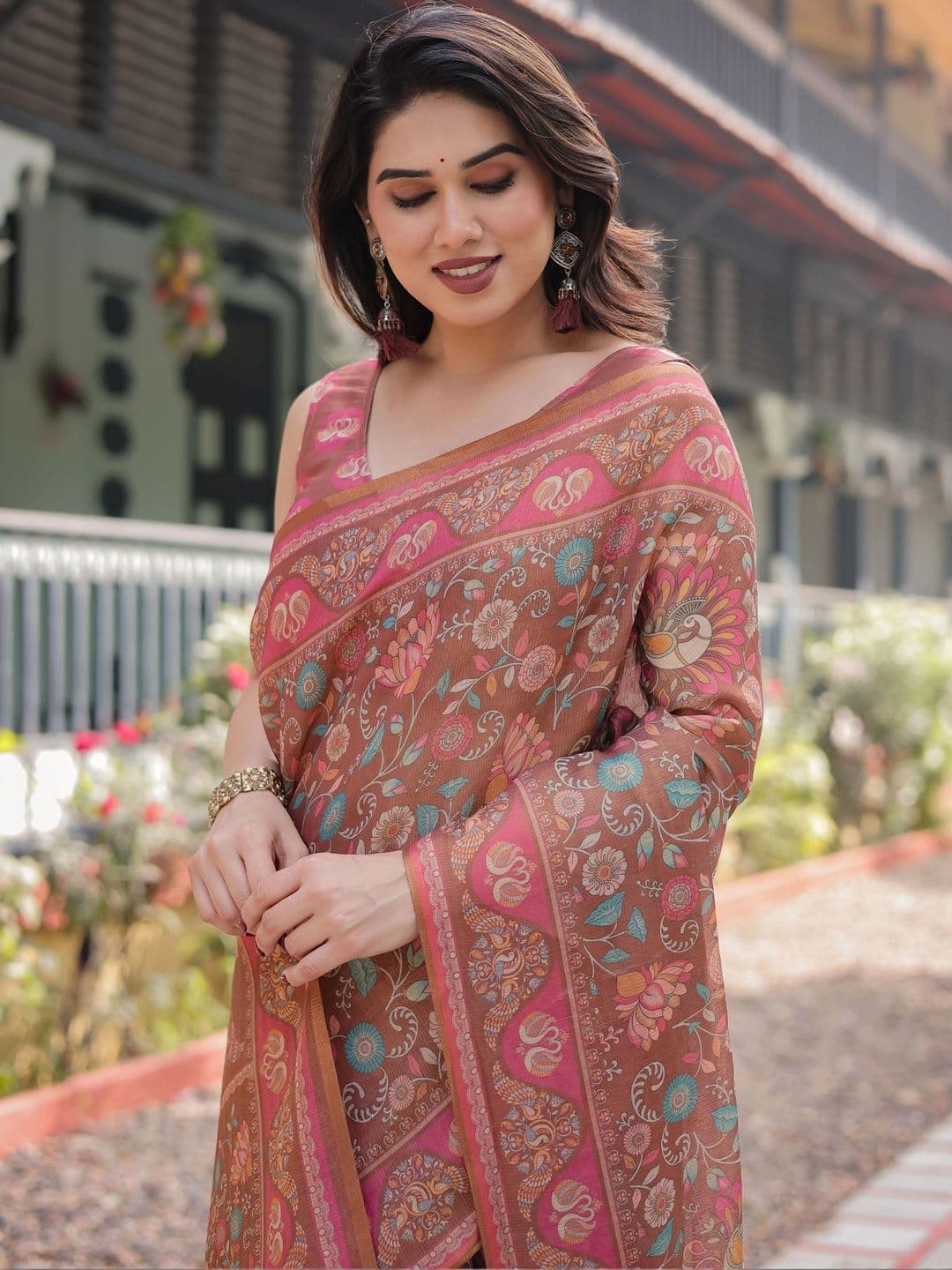 Suha Paisley Art Silk Saree thumbnail 5