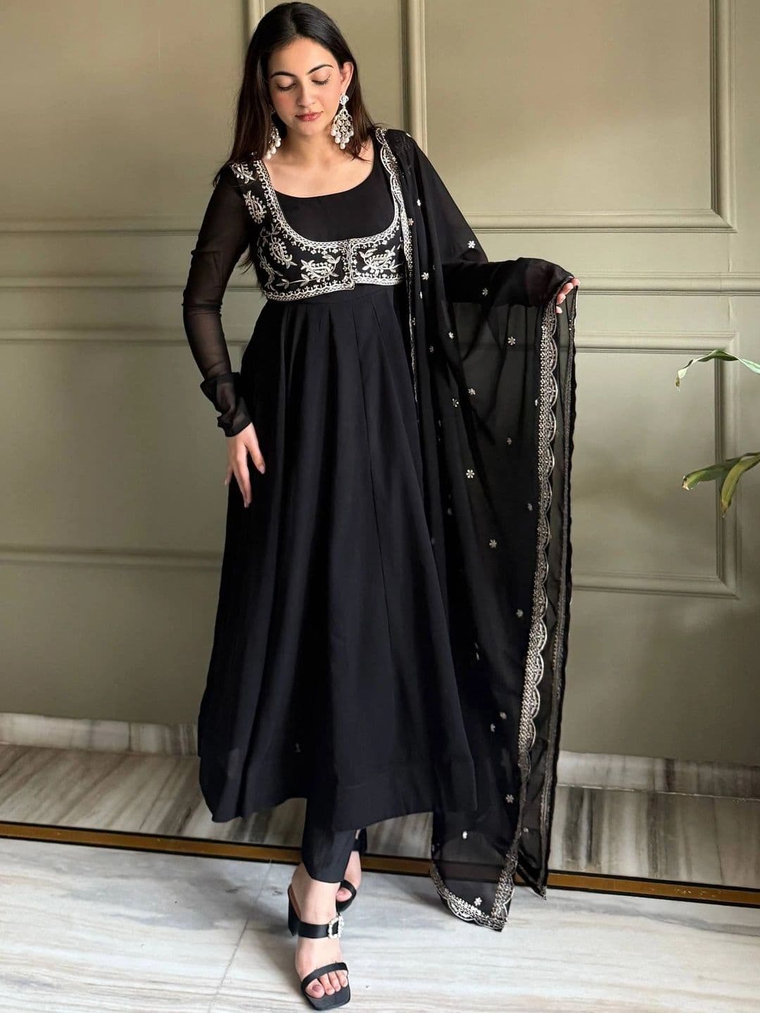 VASTRABELLA Women Ethnic Motifs Embroidered Regular Thread Work Kurta with Trousers & With Dupatta thumbnail 5