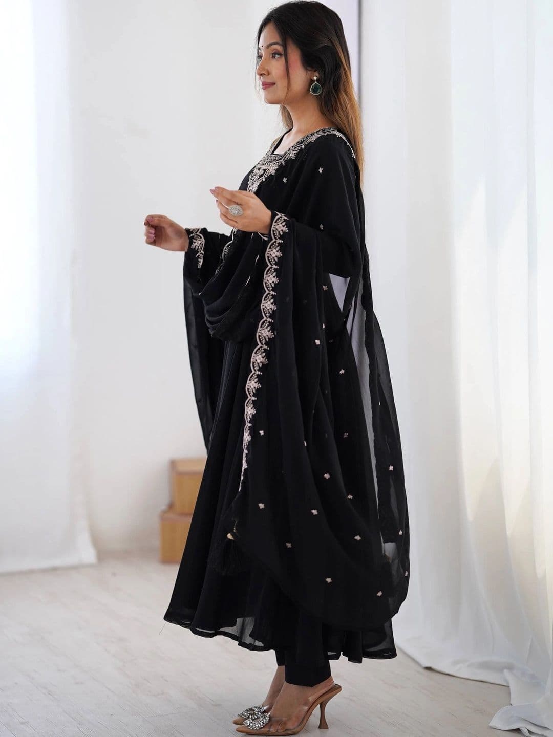 VASTRABELLA Women Ethnic Motifs Embroidered Regular Thread Work Kurta with Trousers & With Dupatta thumbnail 6