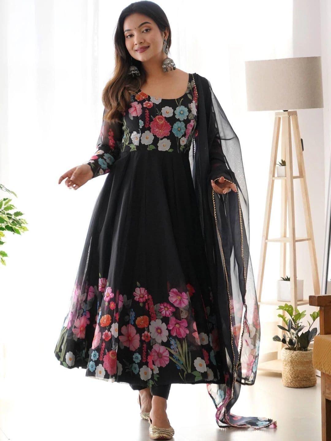 VASTRABELLA Women Floral Printed Regular Kurta with Trousers & With Dupatta thumbnail 3