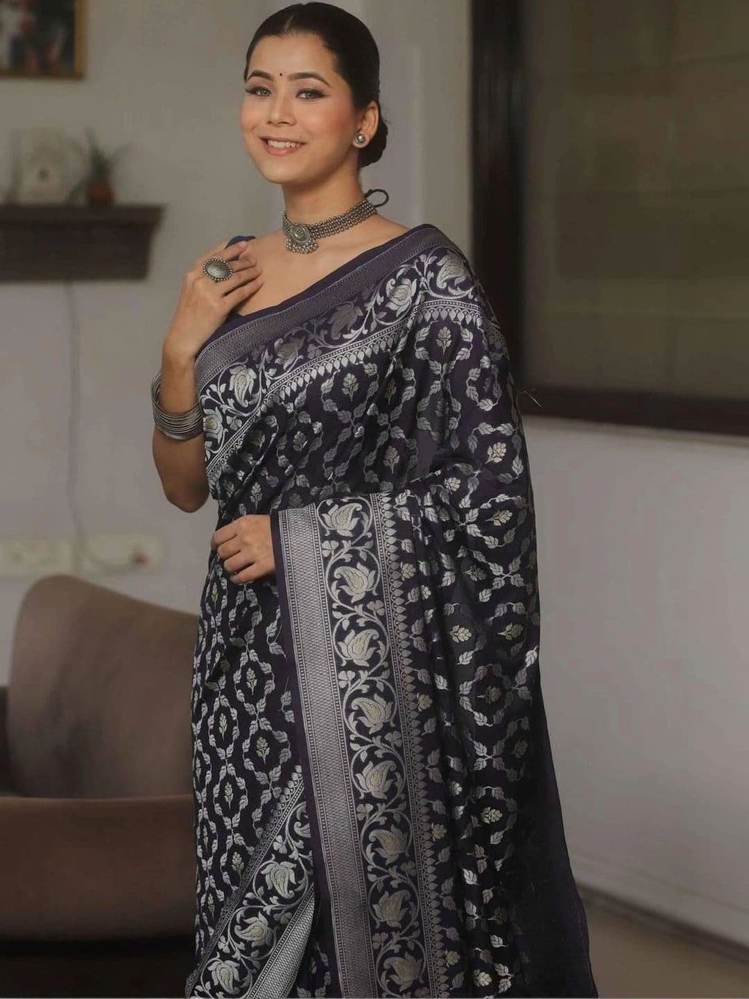 revika Floral Zari Art Silk Designer Kanjeevaram Saree thumbnail 3
