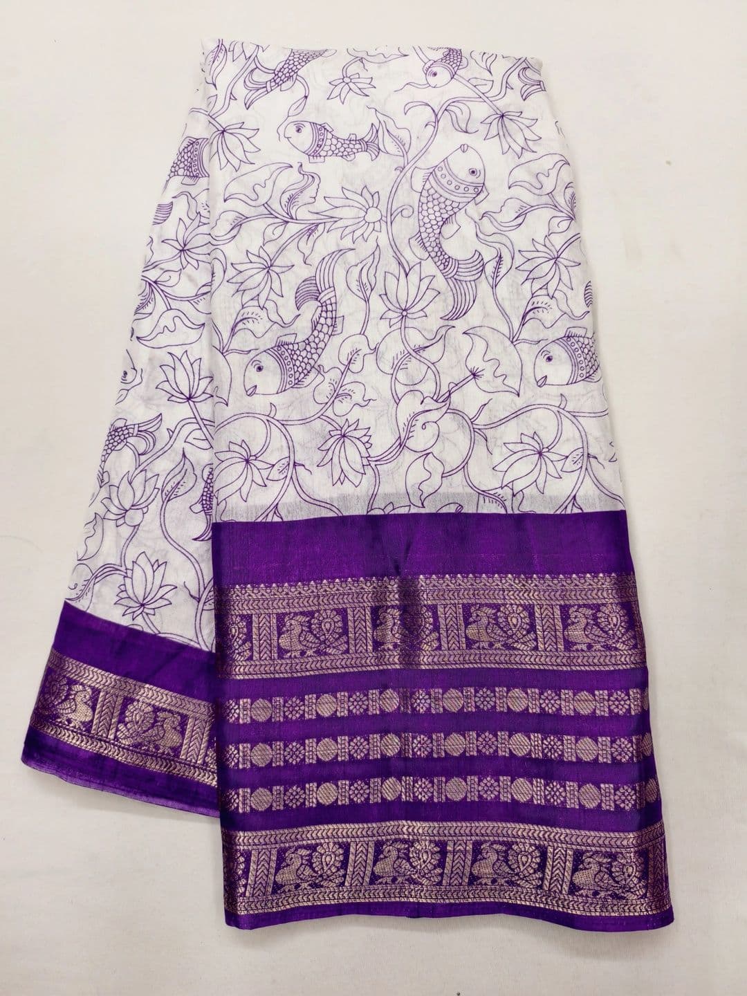 Owee Floral Zari Silk Blend Designer Saree thumbnail 2
