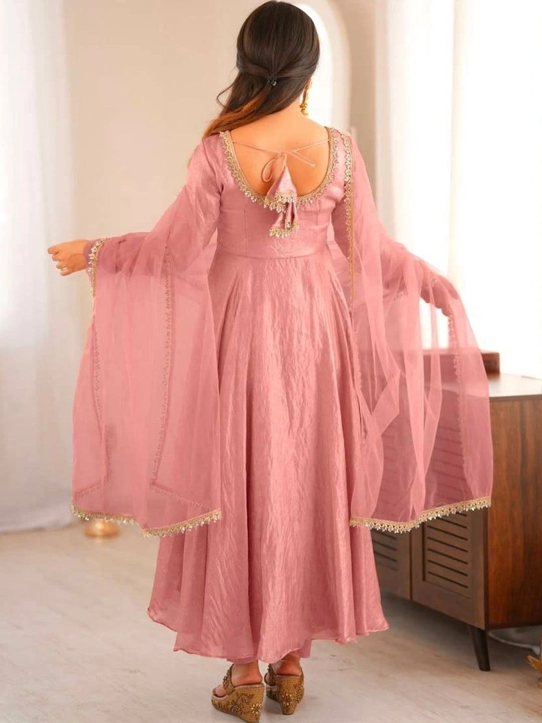 VASTRABELLA Women Regular Gotta Patti Pure Silk Kurta with Trousers & With Dupatta thumbnail 5