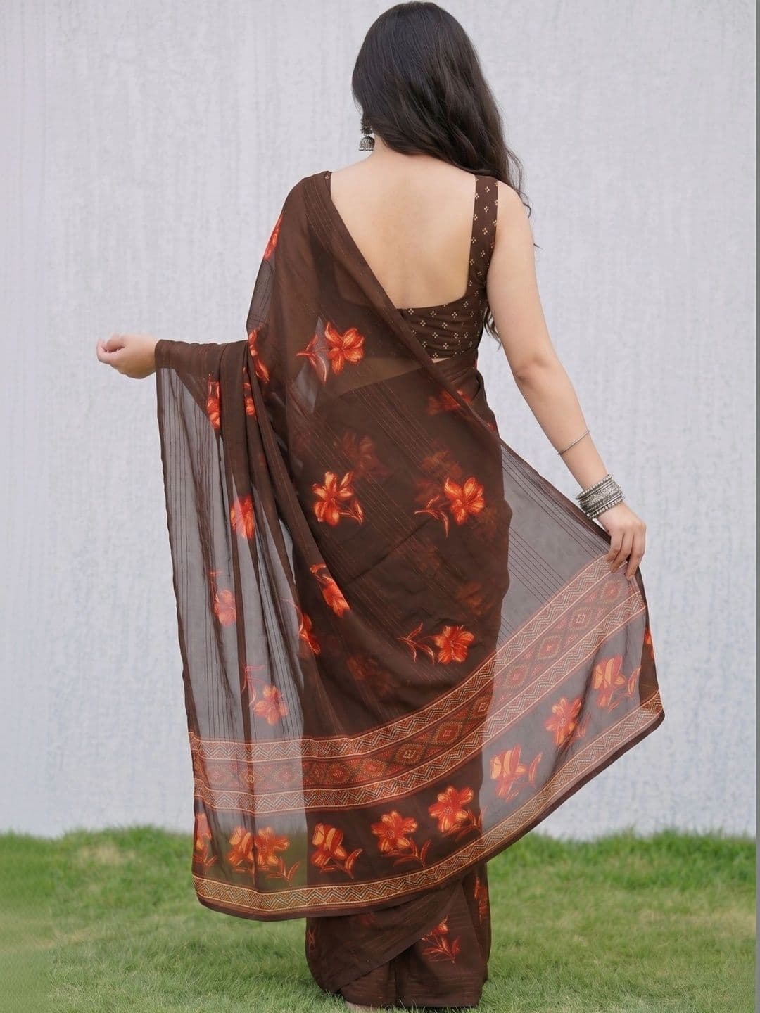 Owee Floral Zari Pure Chiffon Designer Saree thumbnail 3
