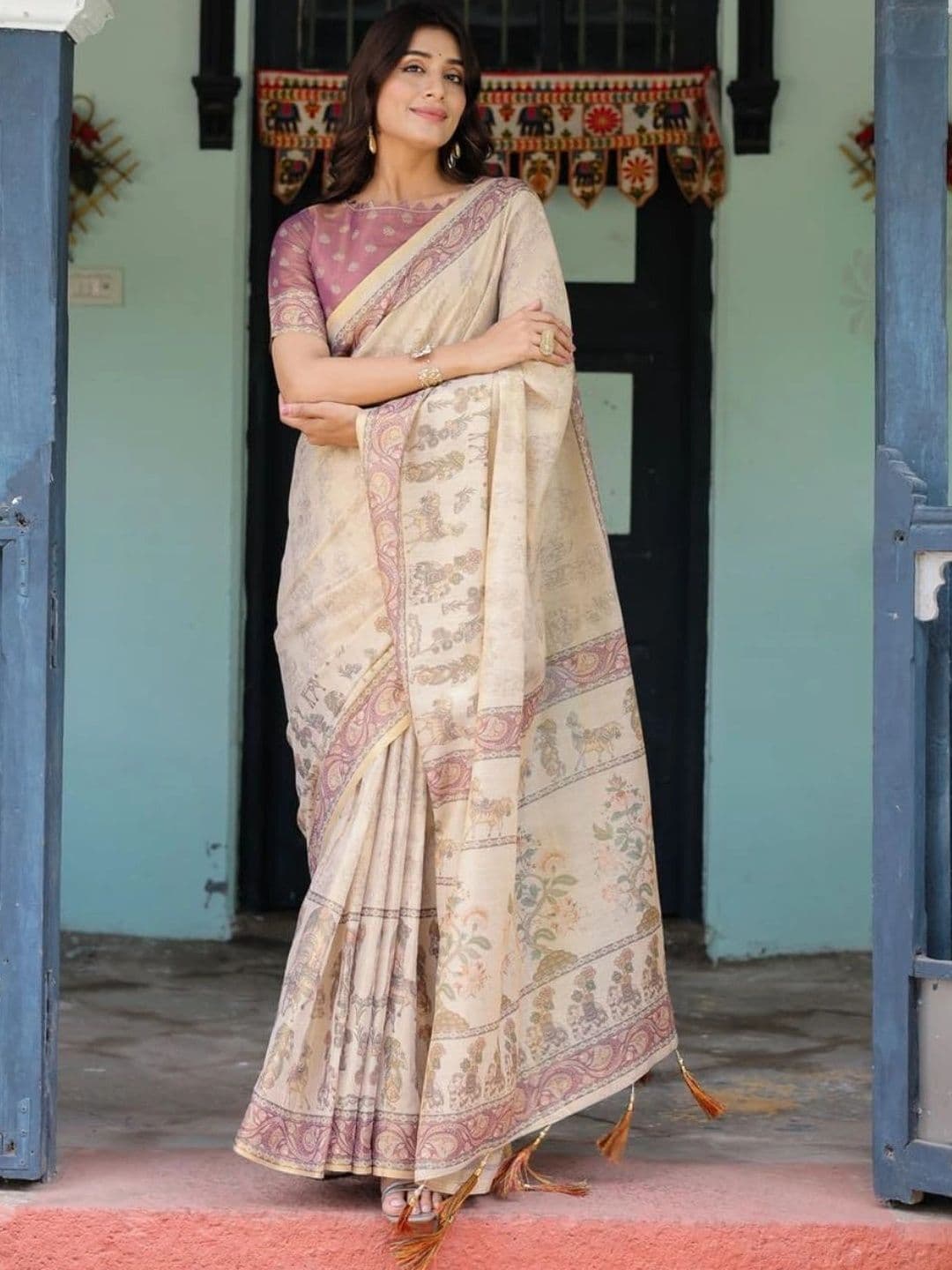 HOUSE OF PRANSHI Floral Linen Blend Jamdani Saree thumbnail 4