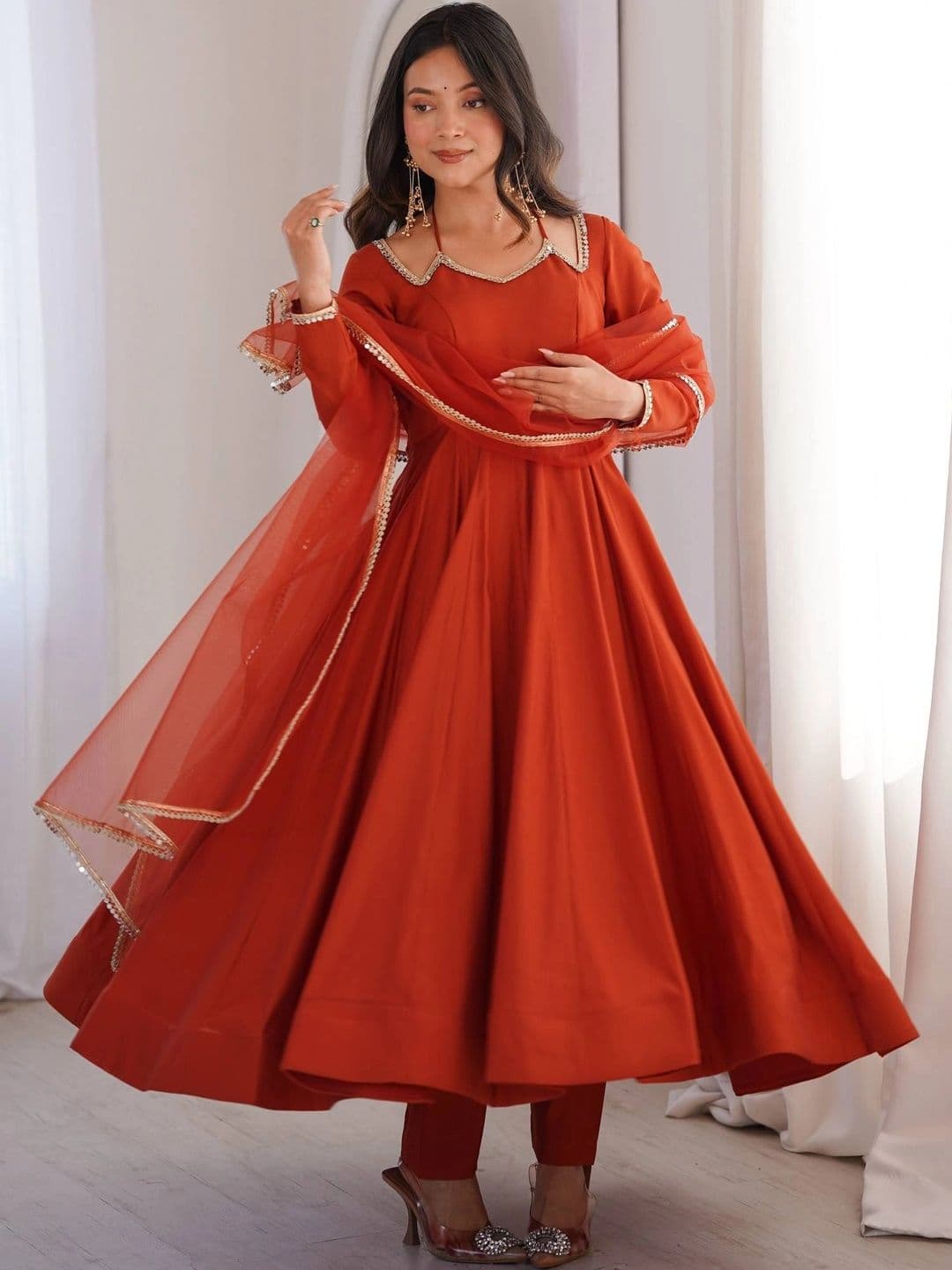 VASTRABELLA Women Regular Gotta Patti Chanderi Silk Kurta with Trousers & With Dupatta thumbnail 7
