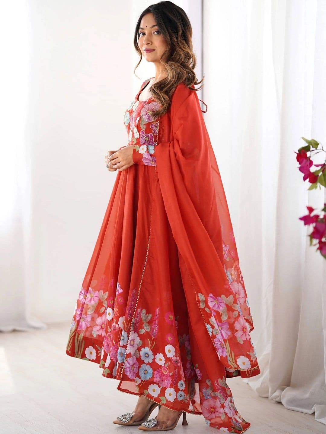 VASTRABELLA Women Floral Printed Regular Kurta with Trousers & With Dupatta thumbnail 4