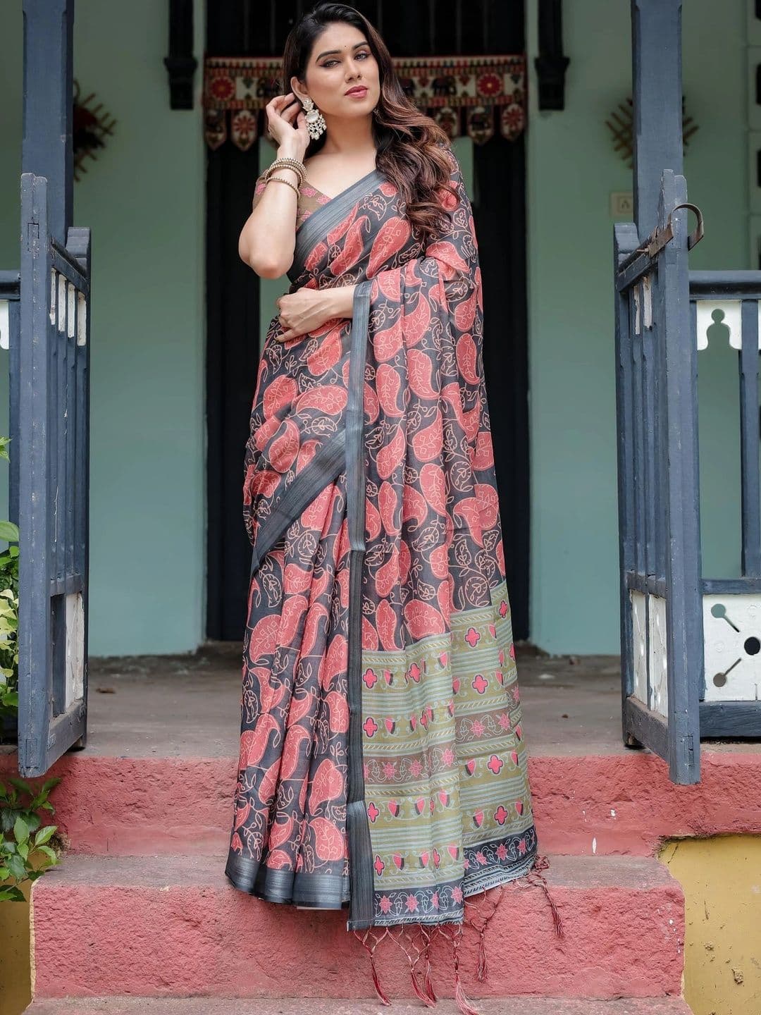 HOUSE OF PRANSHI Paisley Linen Blend Jamdani Saree thumbnail 3