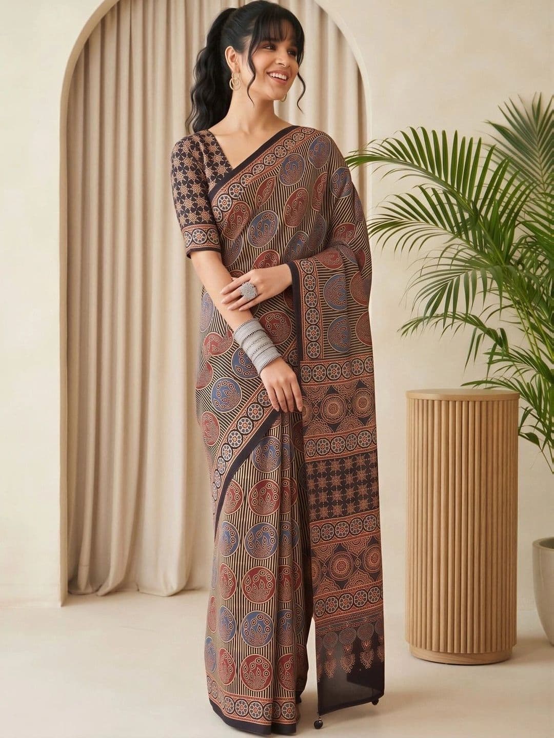Saree mall Ethnic Motifs Silk Blend Designer Block Print Sarees thumbnail 5