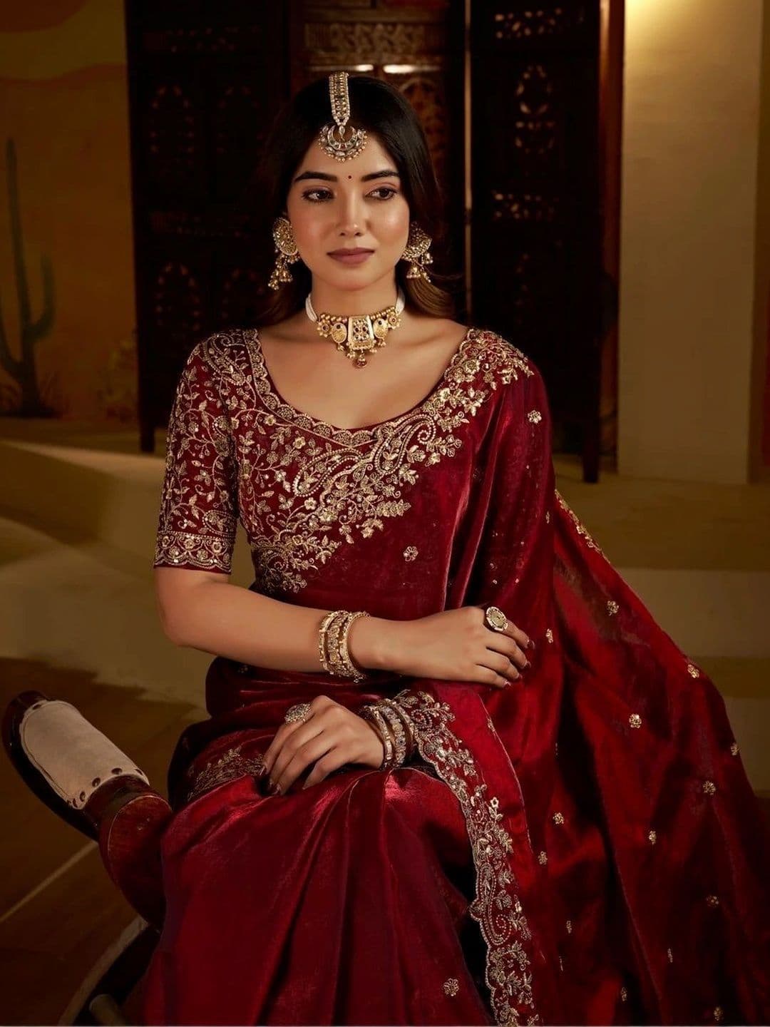 kantuba Floral Zari Satin Banarasi Saree thumbnail 3