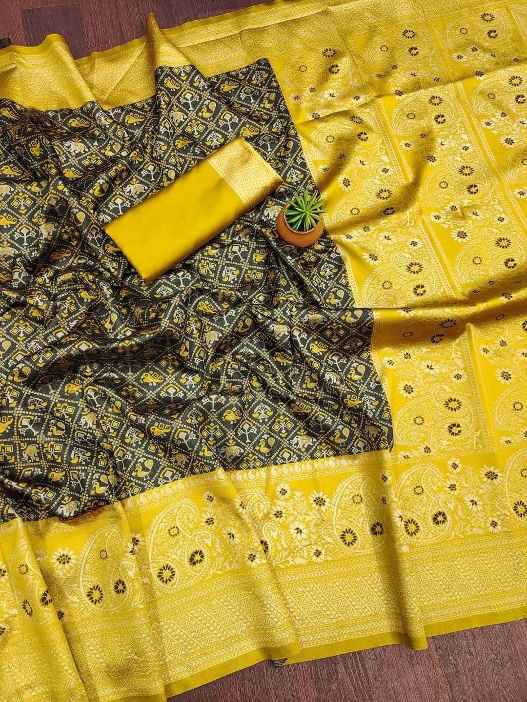 revika Woven Design Zari Art Silk Designer Kanjeevaram Saree thumbnail 4