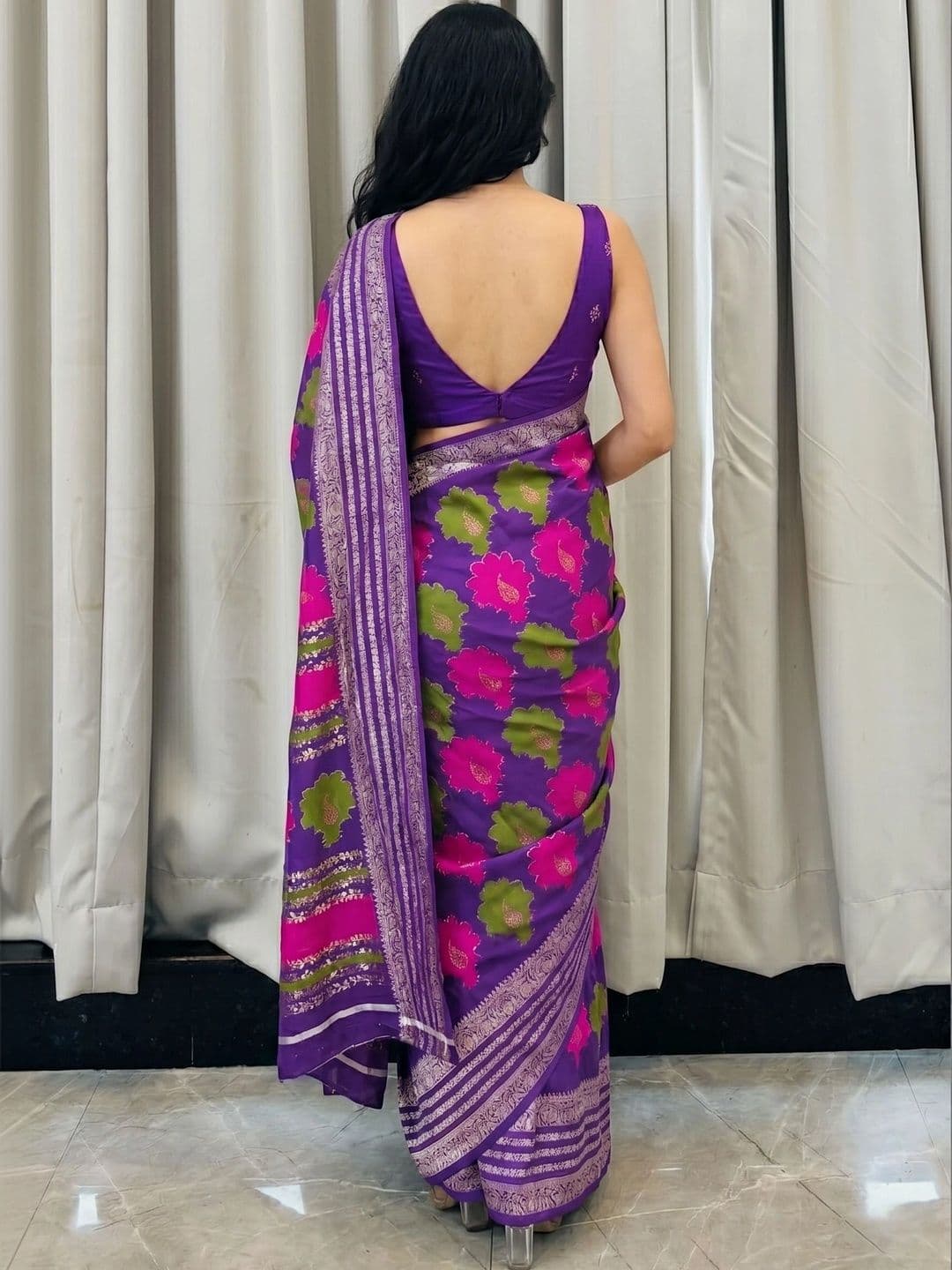 Owee Floral Zari Silk Blend Designer Saree thumbnail 3