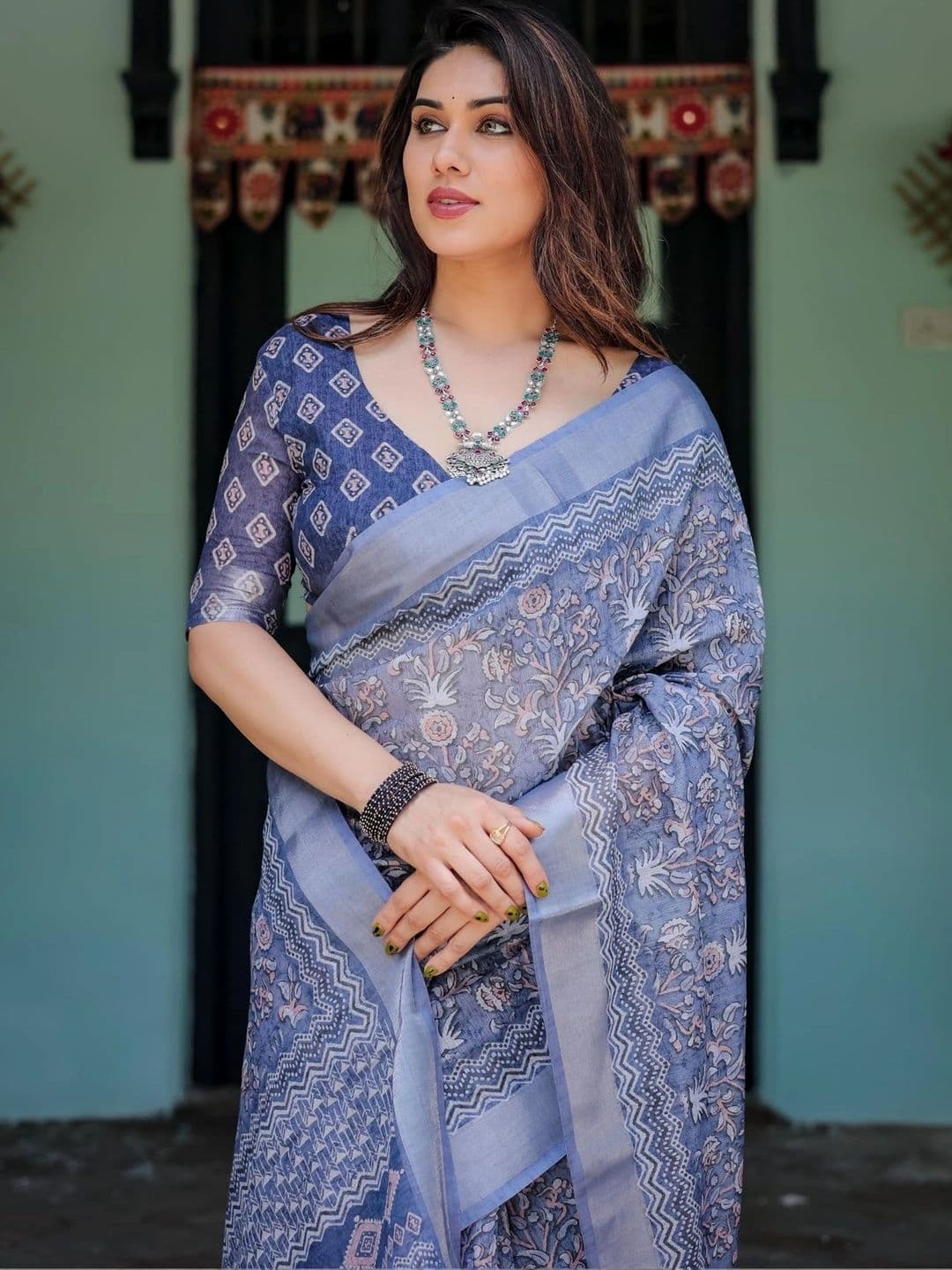 HOUSE OF PRANSHI Floral Linen Blend Jamdani Saree thumbnail 5