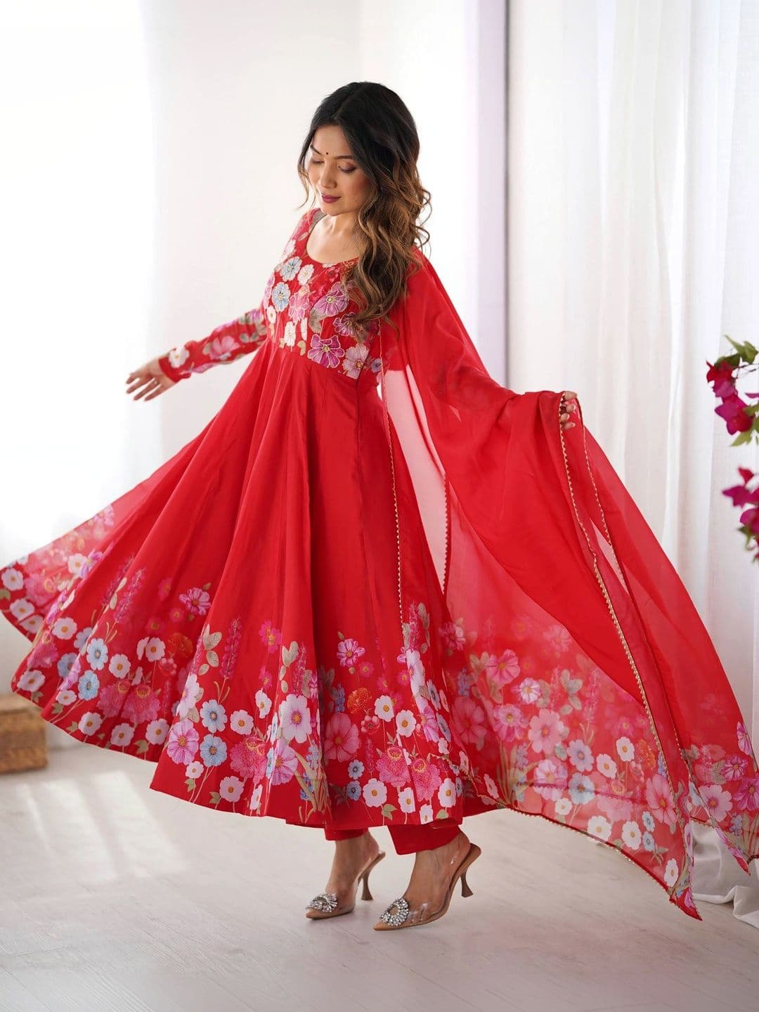 VASTRABELLA Women Floral Printed Regular Kurta with Trousers & With Dupatta thumbnail 3