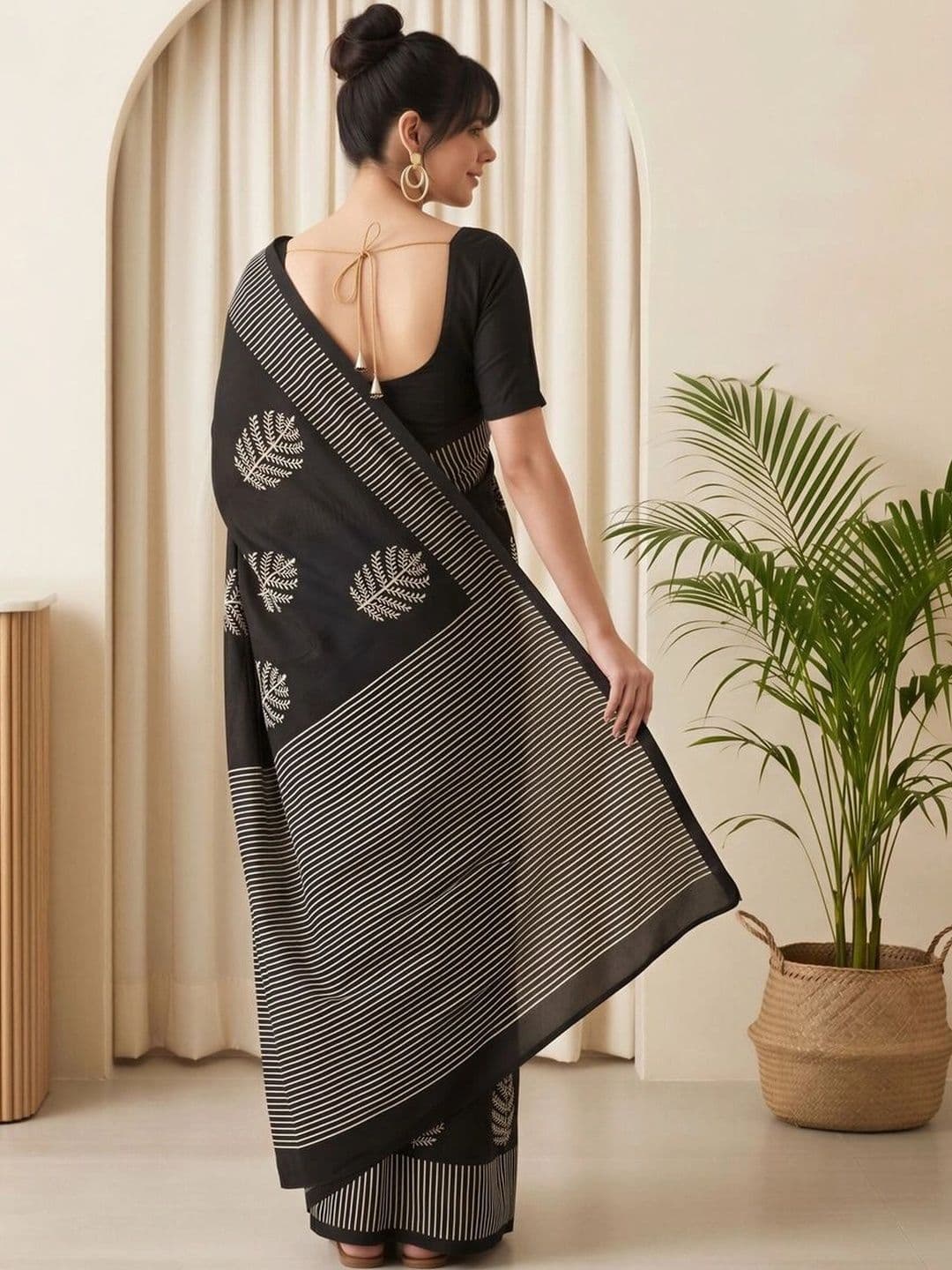 Saree mall Batik Silk Blend Designer Dabu Sarees thumbnail 4