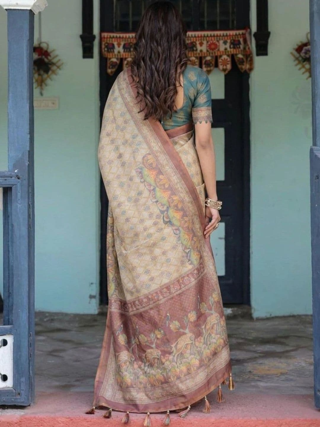 HOUSE OF PRANSHI Floral Linen Blend Jamdani Saree thumbnail 5