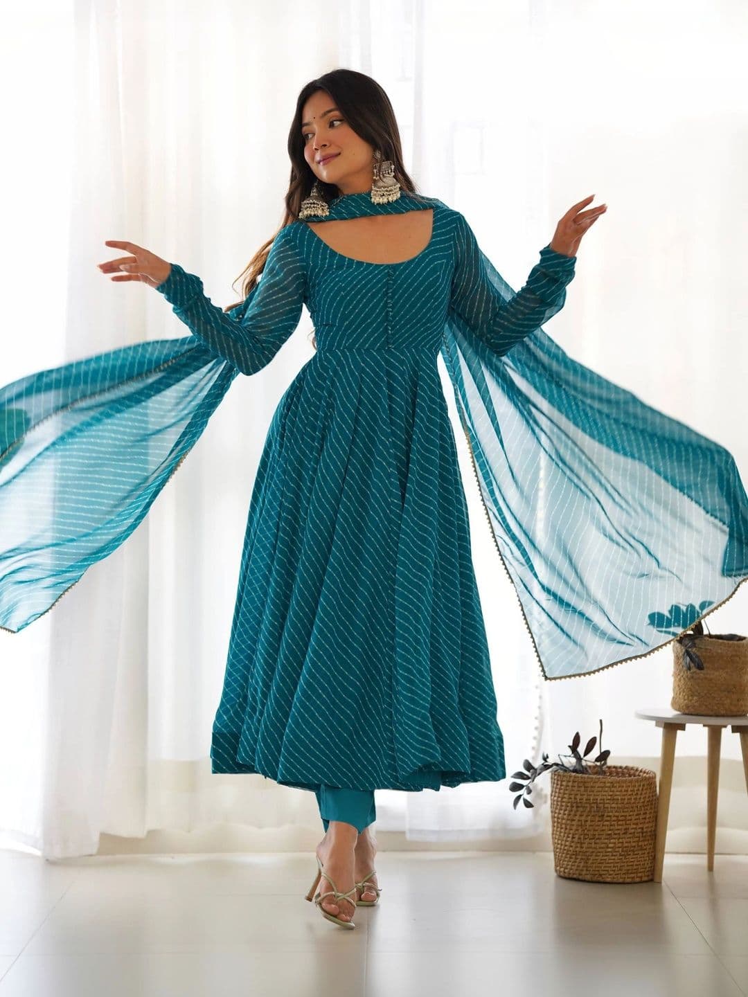 VASTRABELLA Women Printed Regular Kurta with Trousers & With Dupatta thumbnail 4